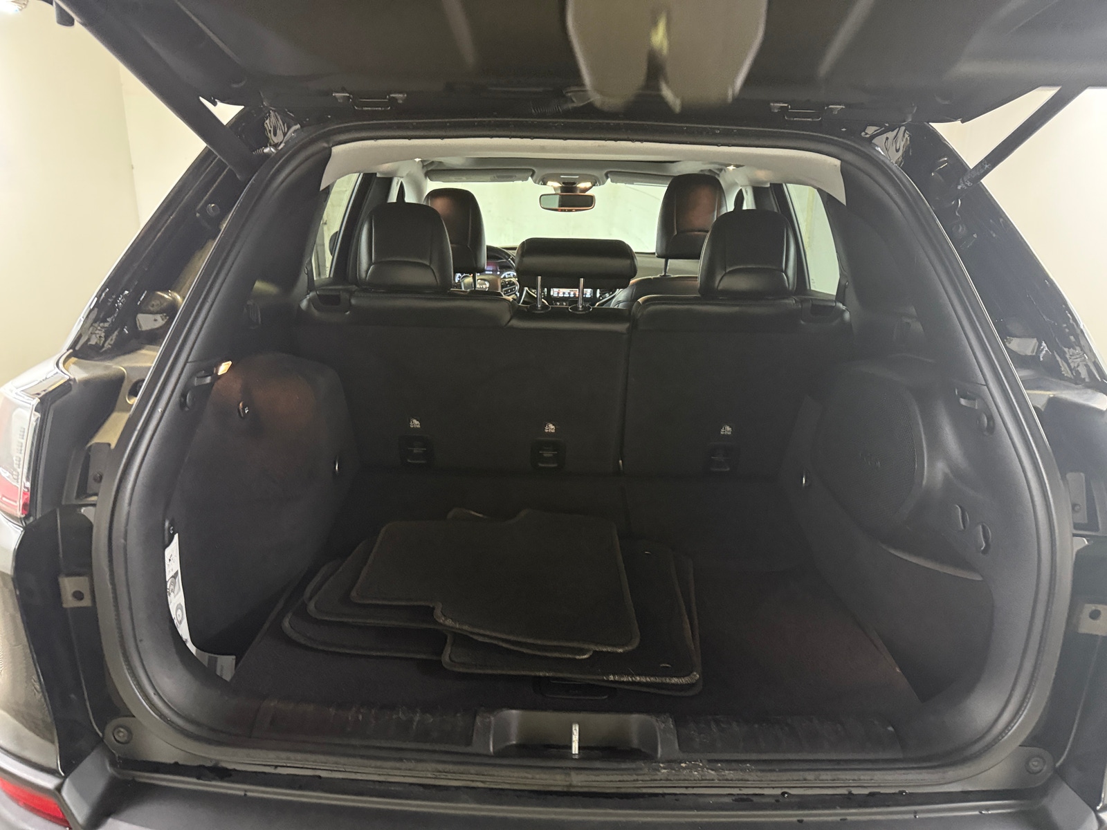 Thumbnail: 2021 Jeep Cherokee - 6