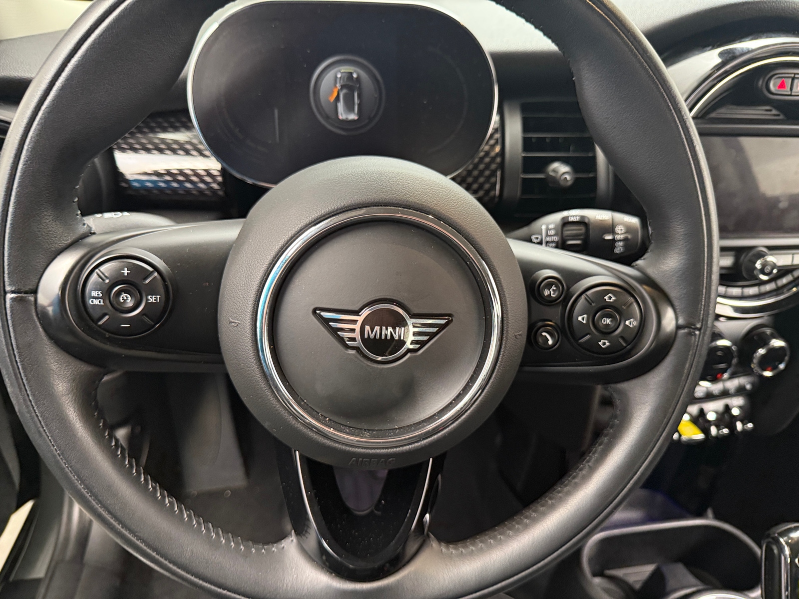Thumbnail: 2021 MINI Cooper Hardtop - 4
