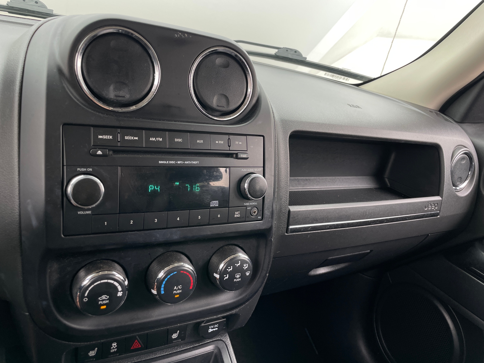 Thumbnail: 2015 Jeep Patriot - 3