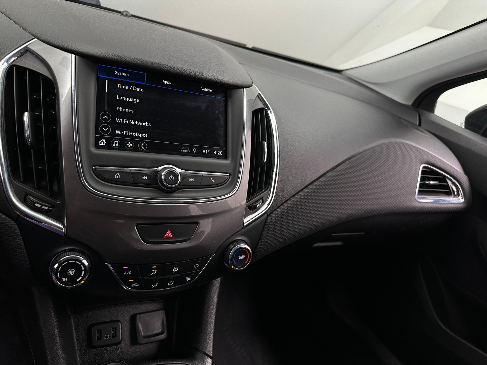 Thumbnail: 2019 Chevrolet Cruze - 4