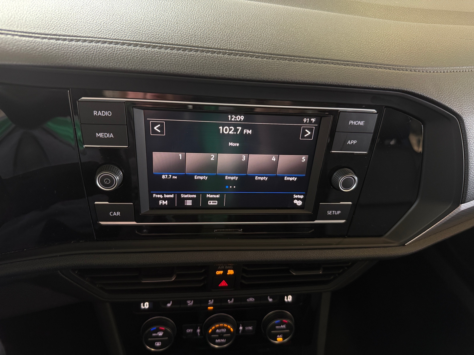 Thumbnail: 2019 Volkswagen Jetta - 3