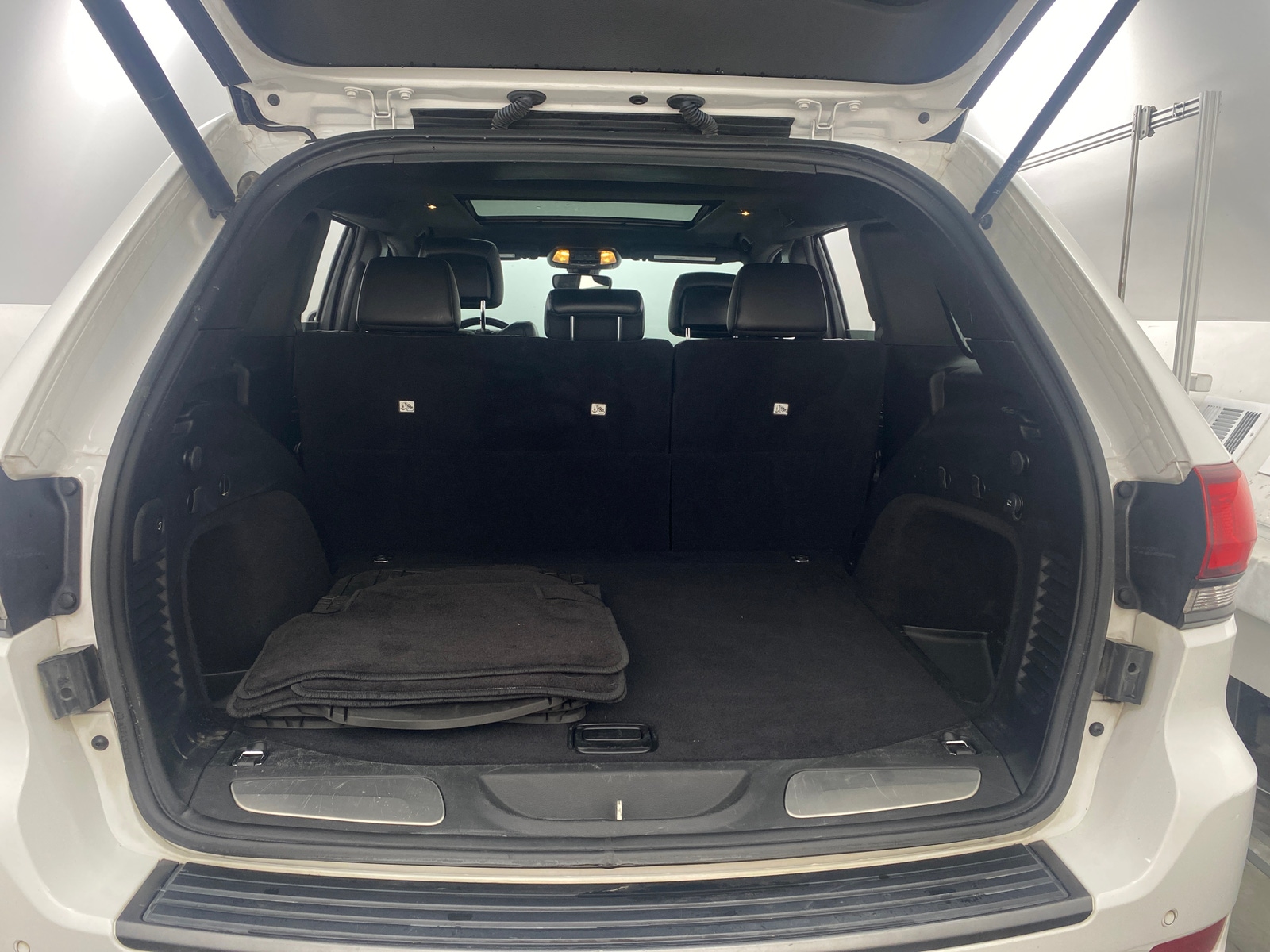 Thumbnail: 2019 Jeep Grand Cherokee - 6