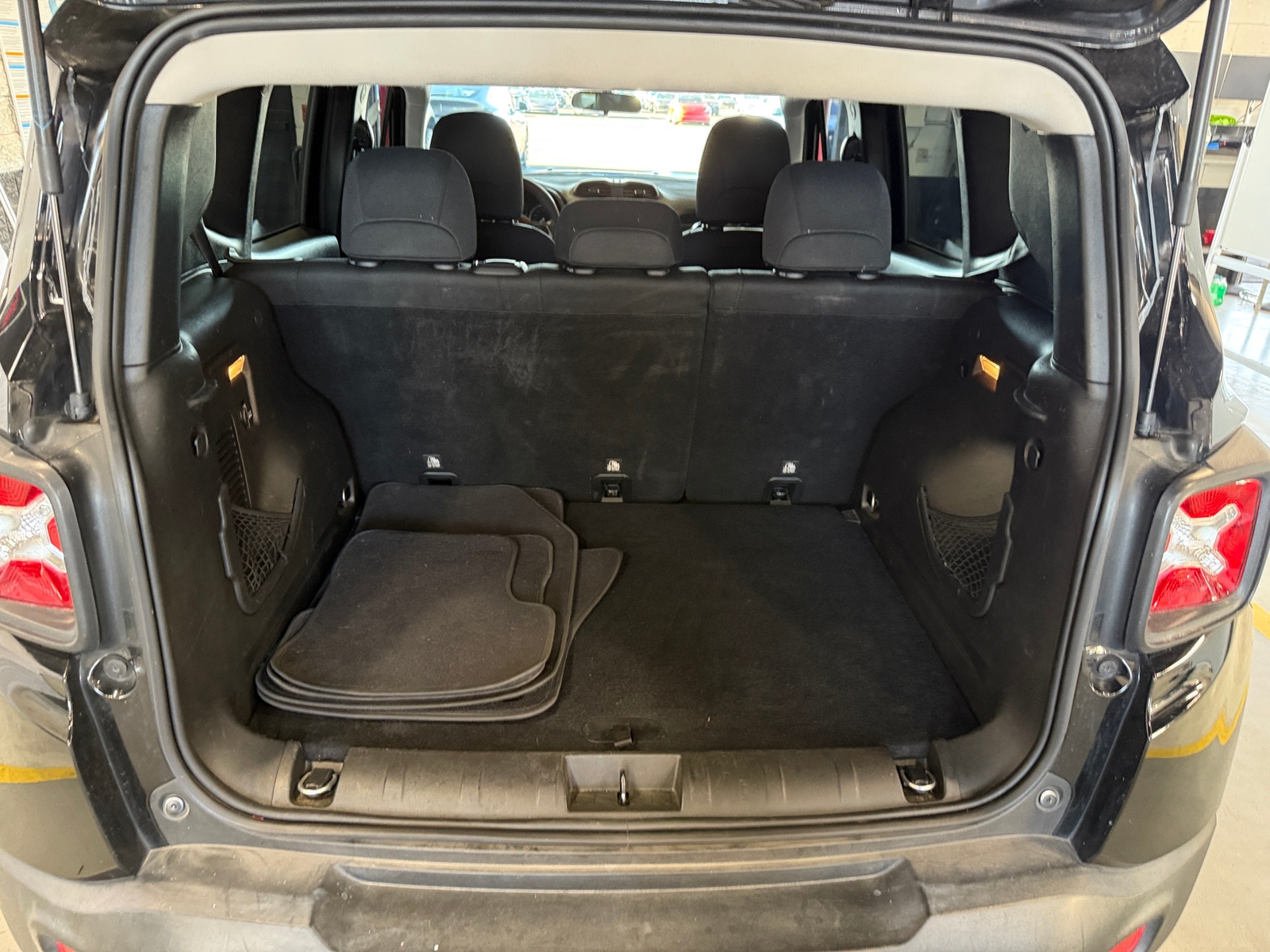Thumbnail: 2017 Jeep Renegade - 7