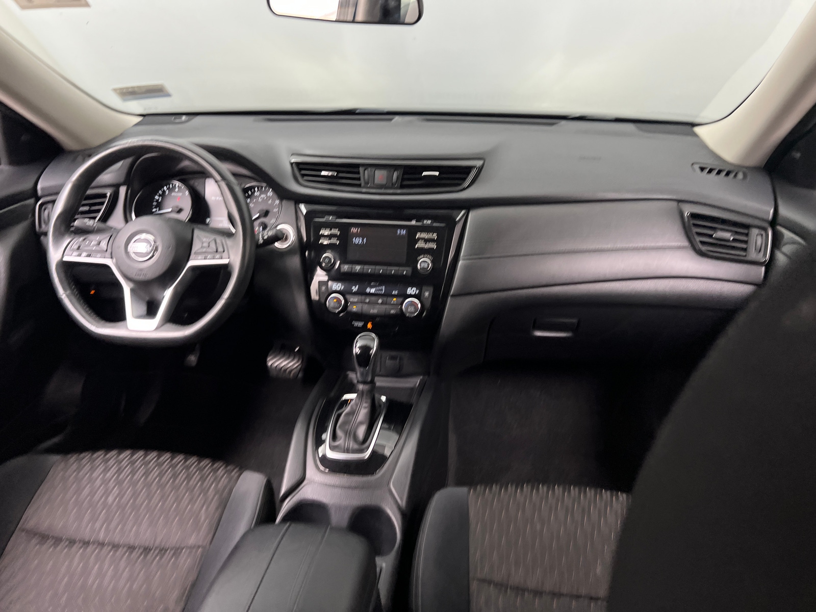 Thumbnail: 2017 Nissan Rogue - 3