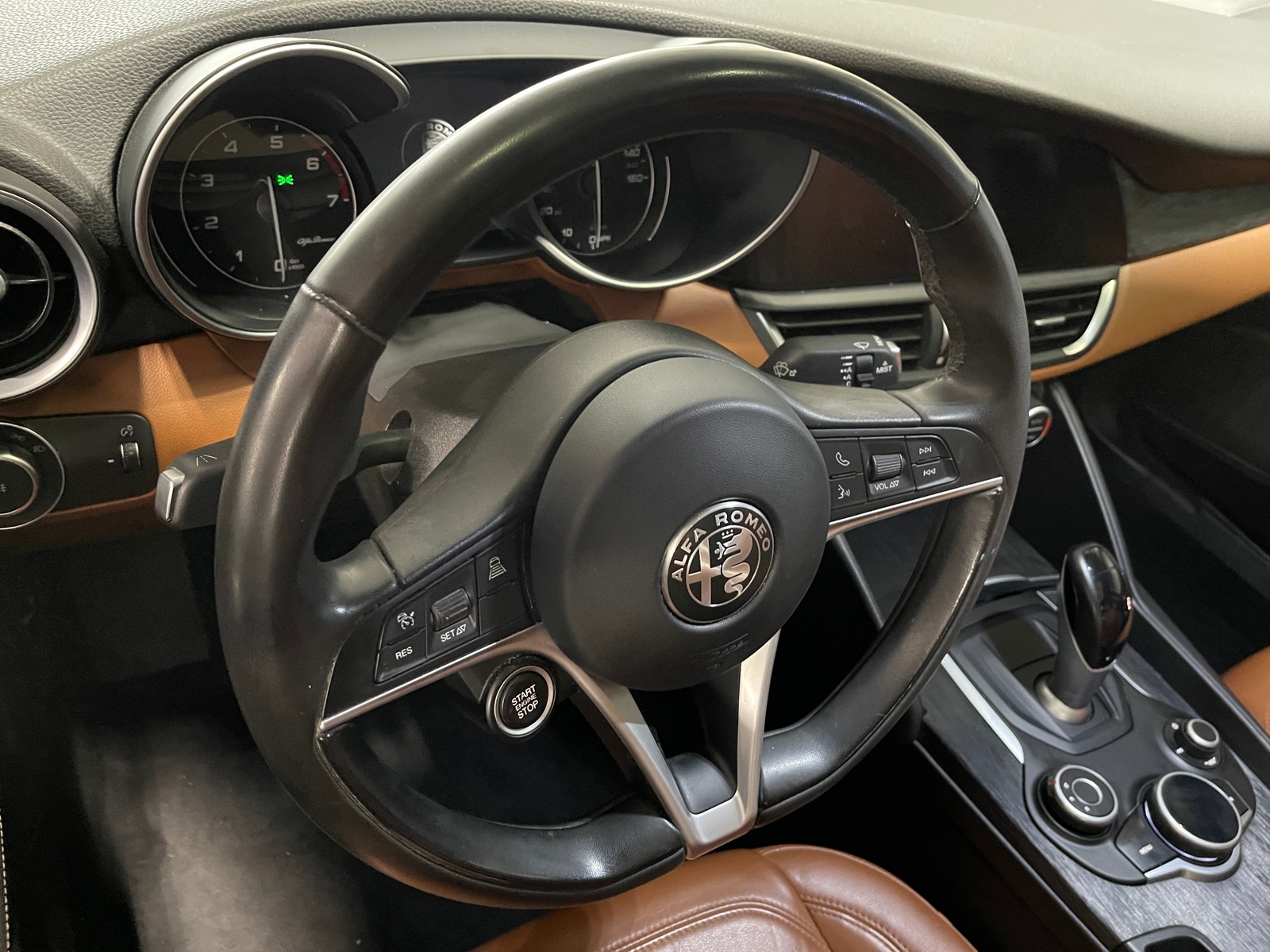 Thumbnail: 2019 Alfa Romeo Giulia - 4