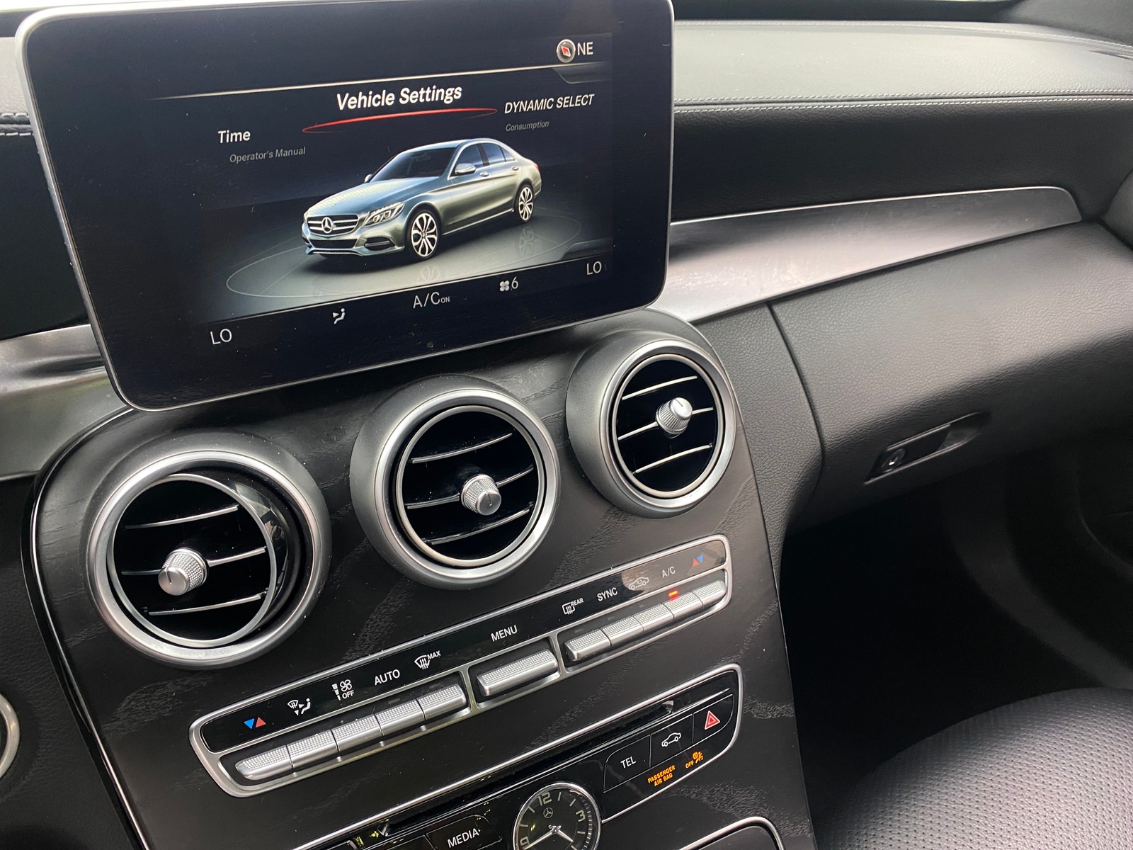 Thumbnail: 2016 Mercedes-Benz C-Class - 3