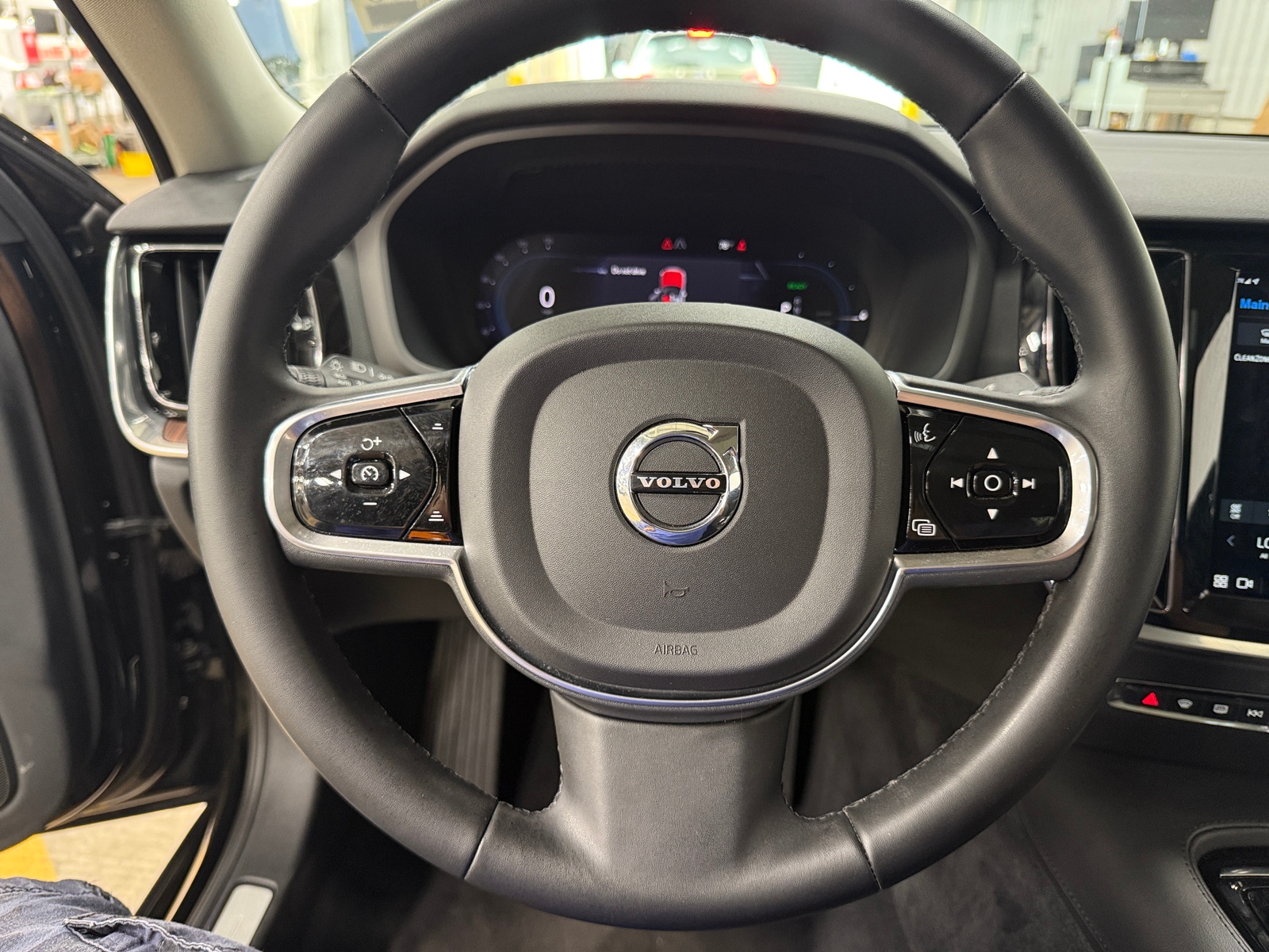 Thumbnail: 2023 Volvo S60 - 4