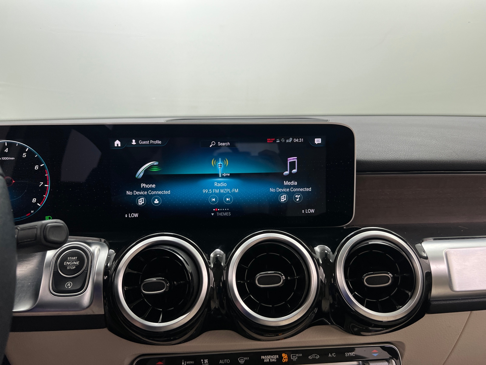 Thumbnail: 2020 Mercedes-Benz GLB - 3
