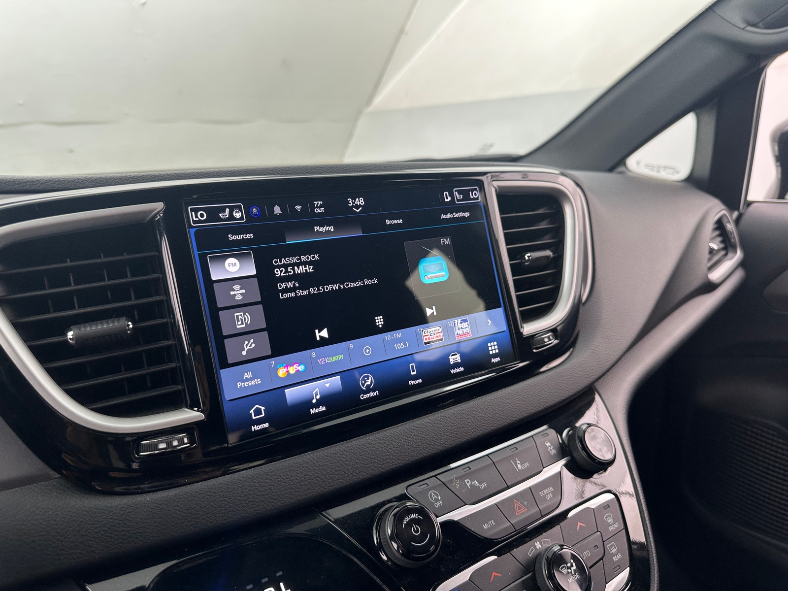 Thumbnail: 2025 Chrysler Pacifica - 3