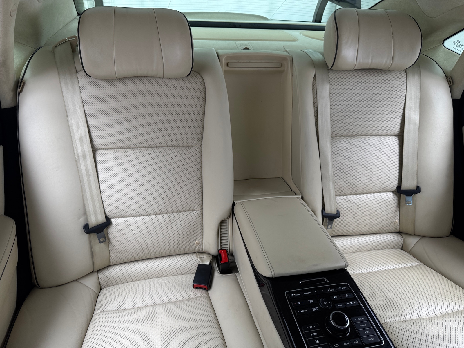 Thumbnail: 2014 Hyundai Equus - 5