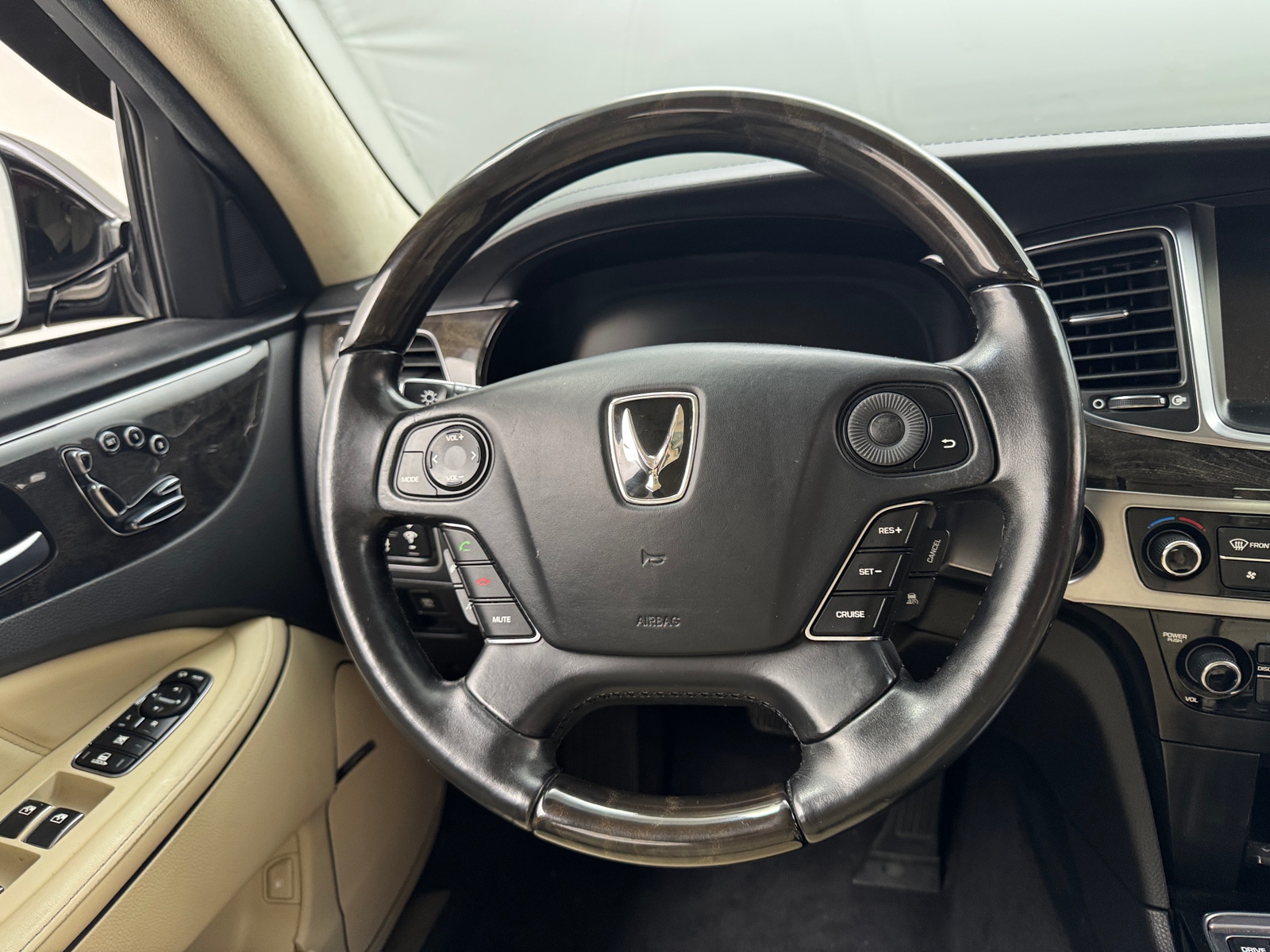 Thumbnail: 2014 Hyundai Equus - 4
