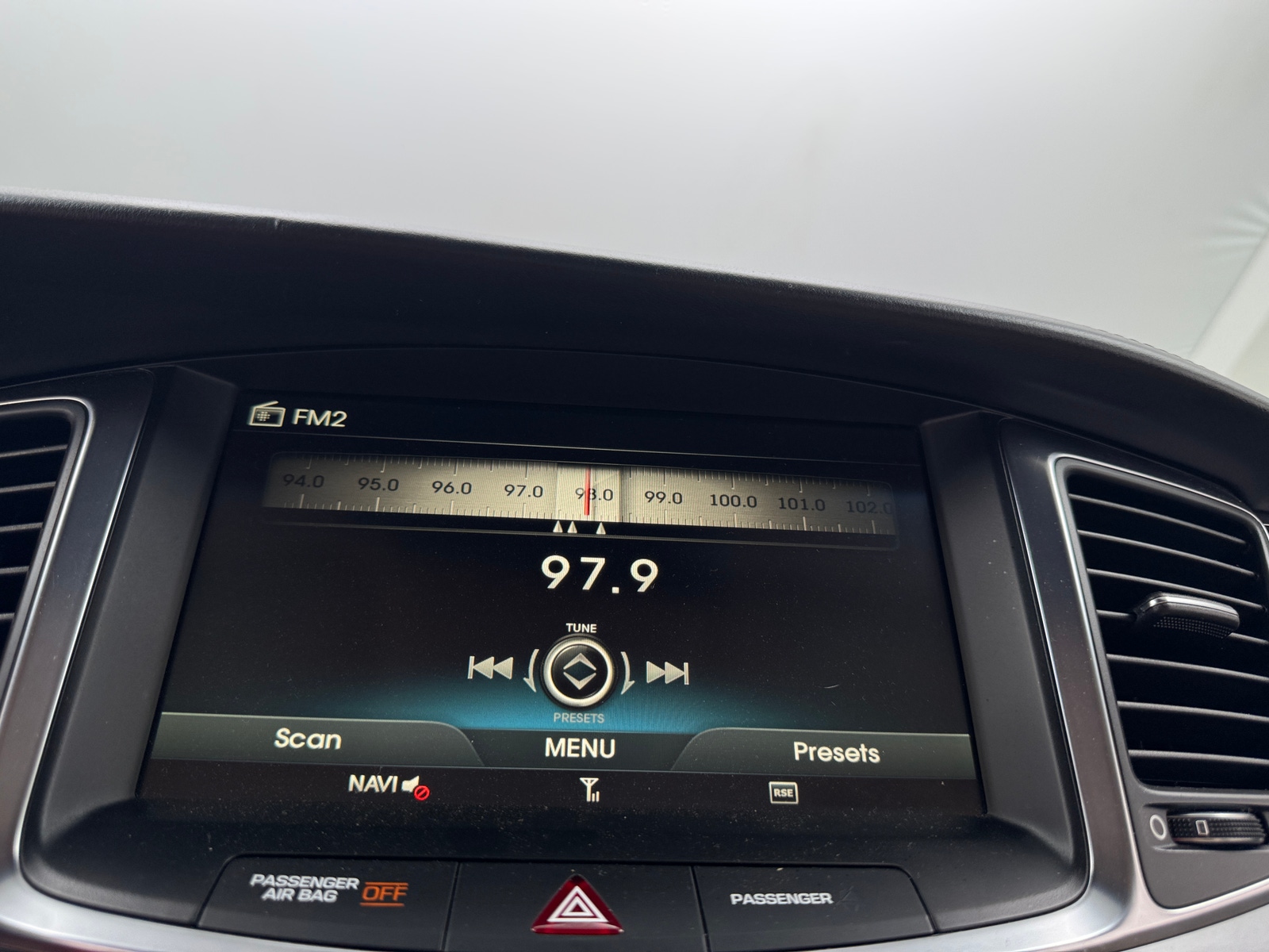 Thumbnail: 2014 Hyundai Equus - 3