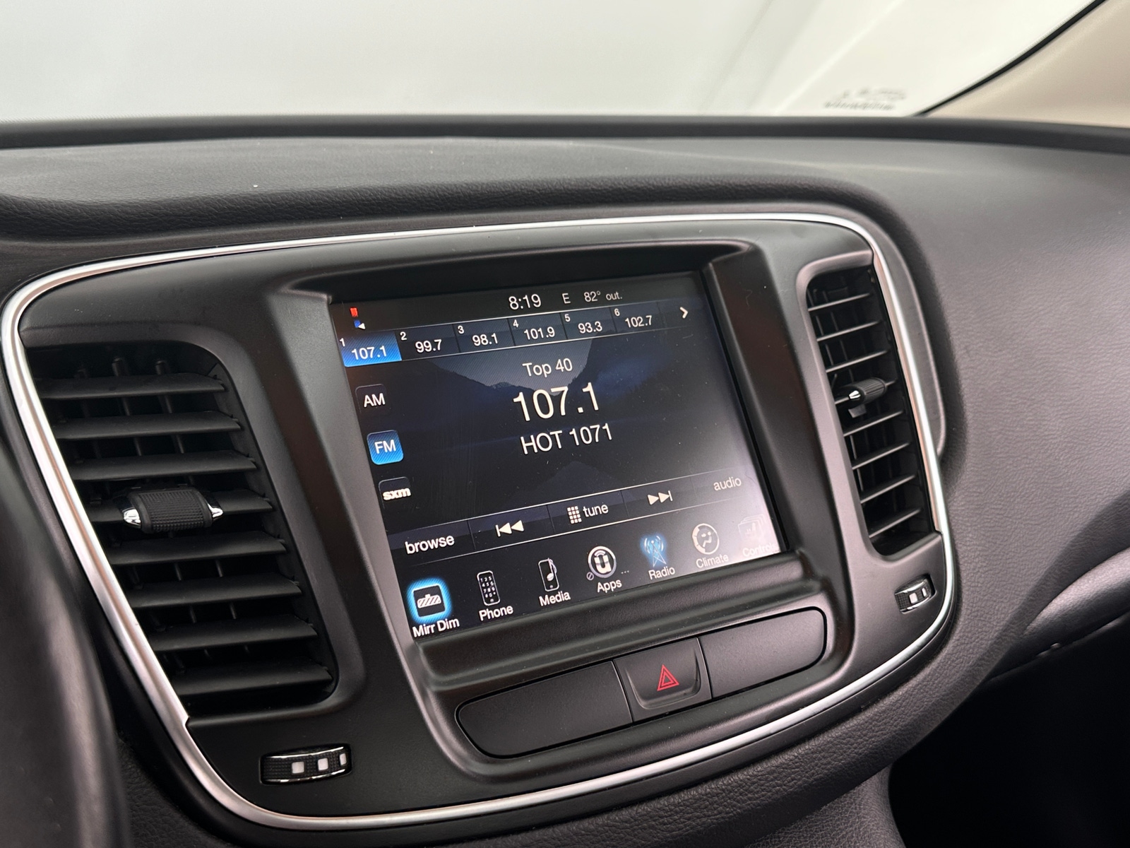 Thumbnail: 2017 Chrysler 200 - 3