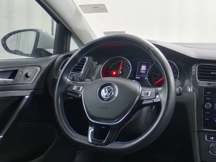 Thumbnail: 2019 Volkswagen e-Golf - 3