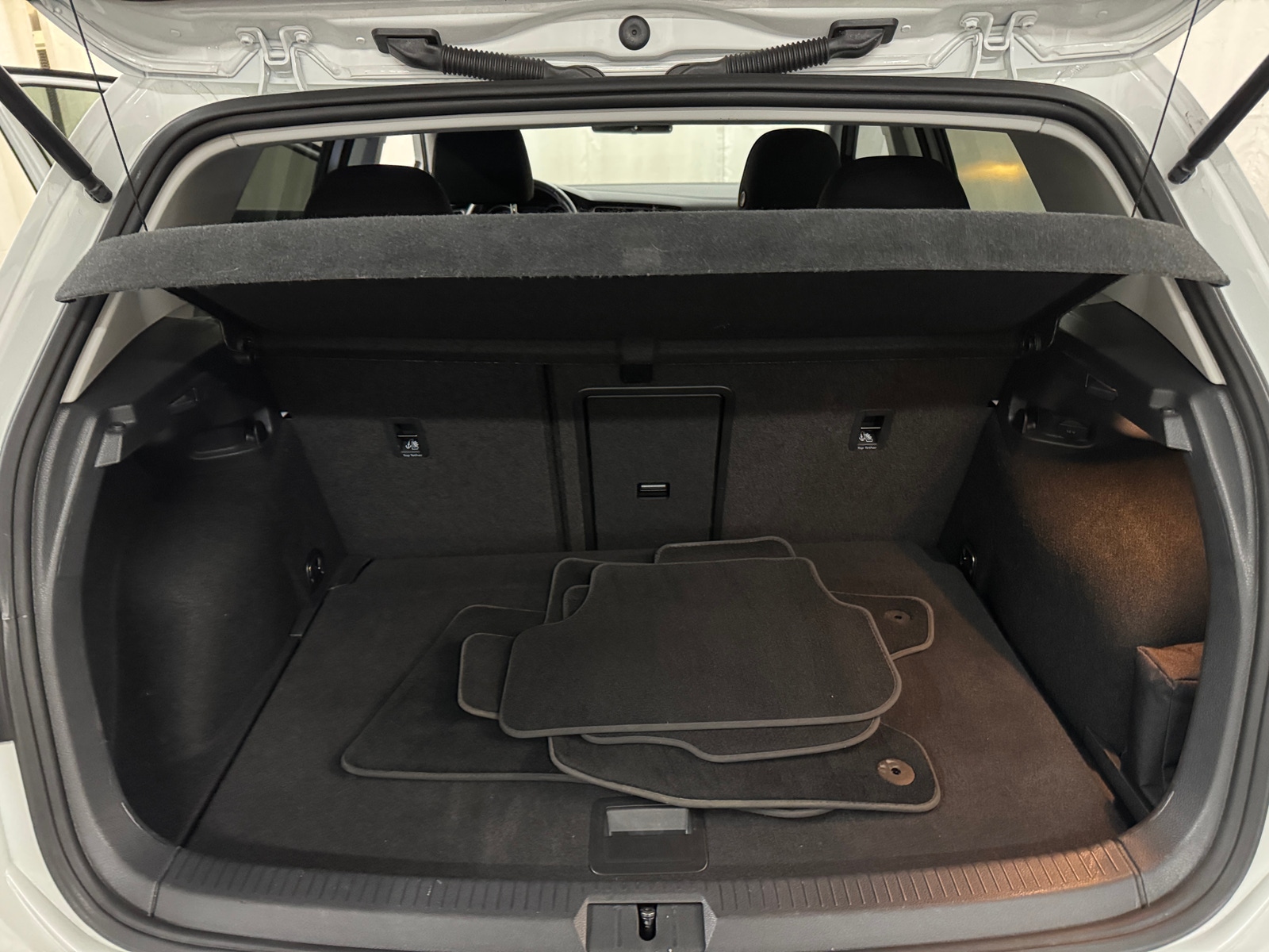 Thumbnail: 2019 Volkswagen e-Golf - 7