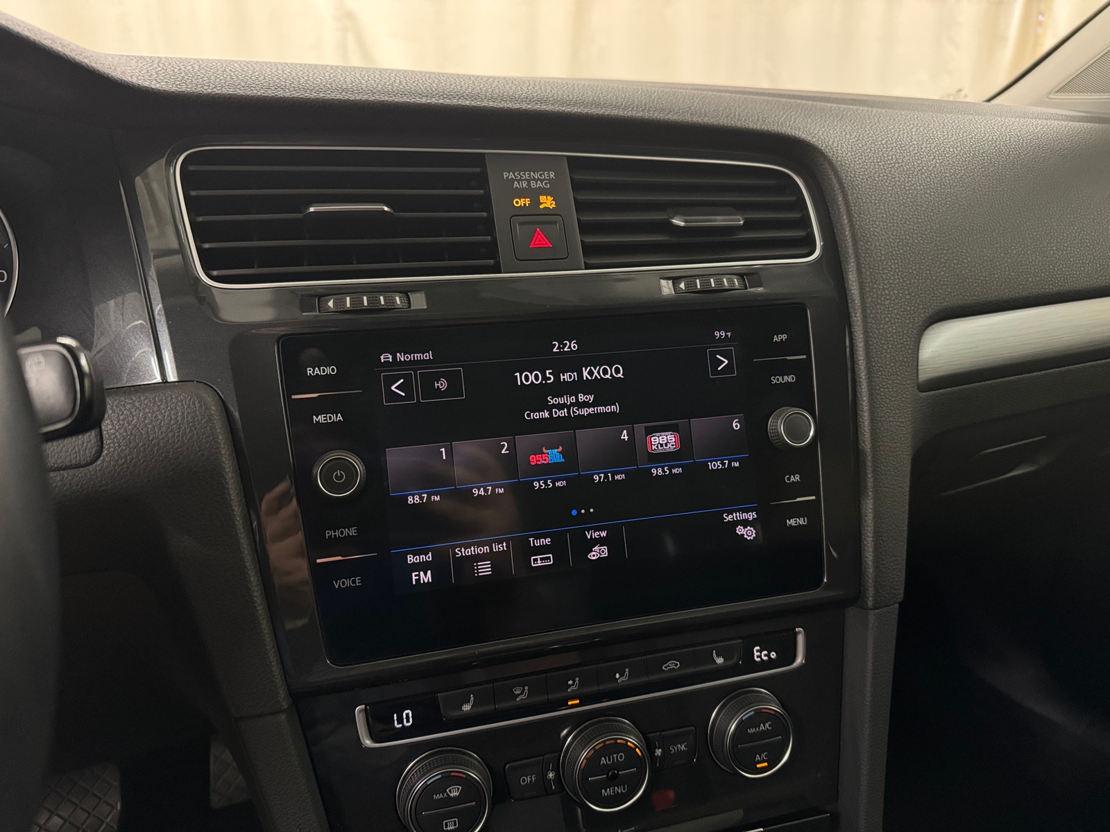 Thumbnail: 2019 Volkswagen e-Golf - 4
