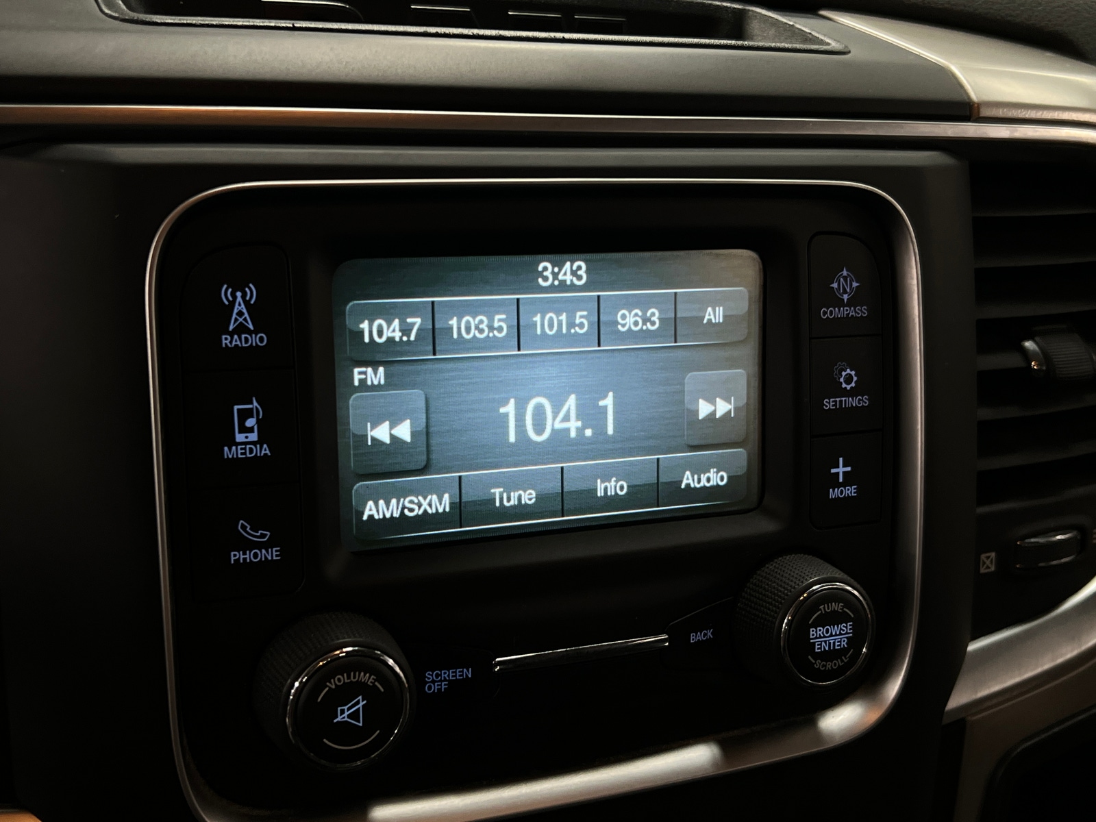 Thumbnail: 2020 RAM 1500 Classic - 4