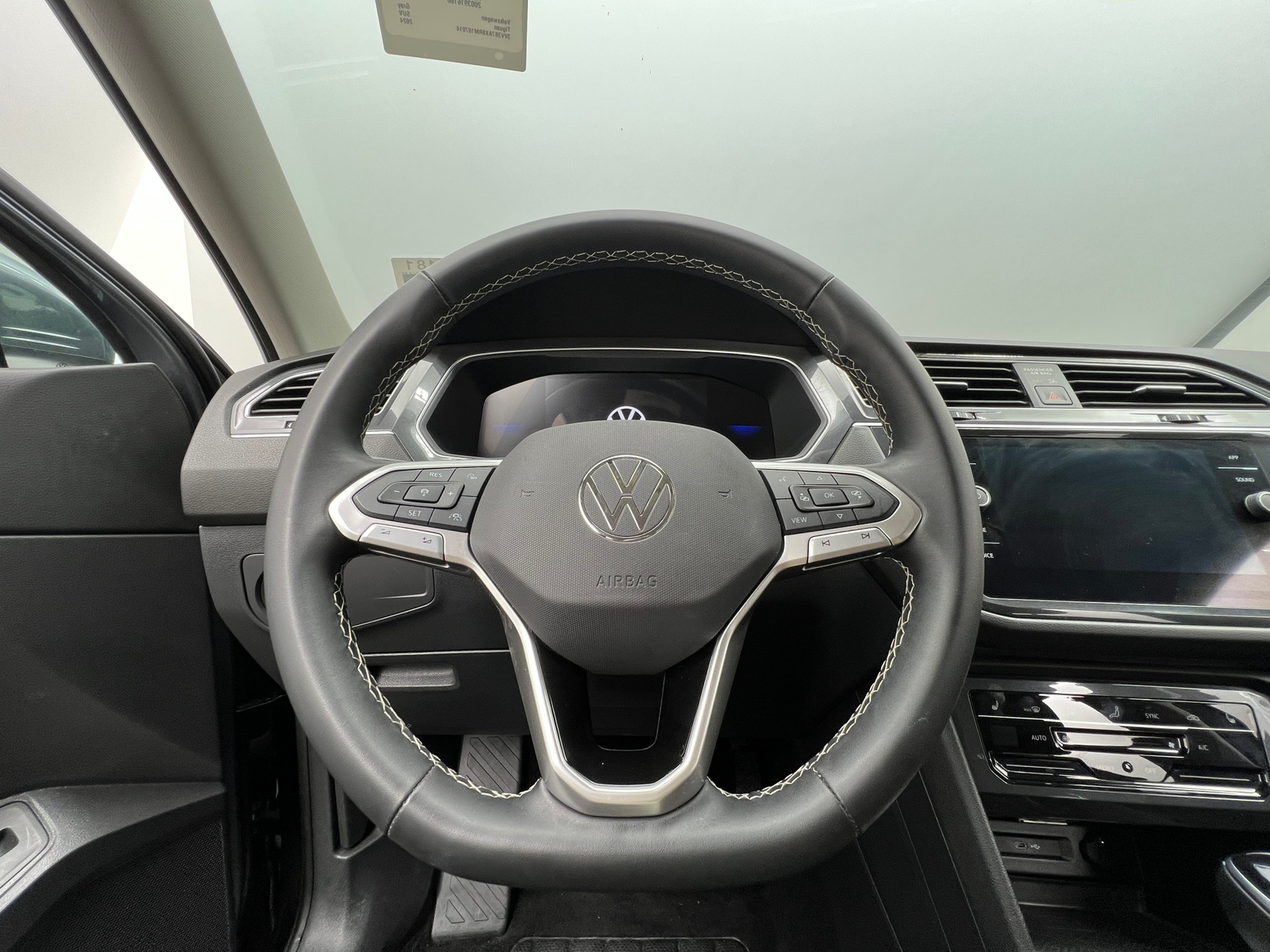 Thumbnail: 2024 Volkswagen Tiguan - 4