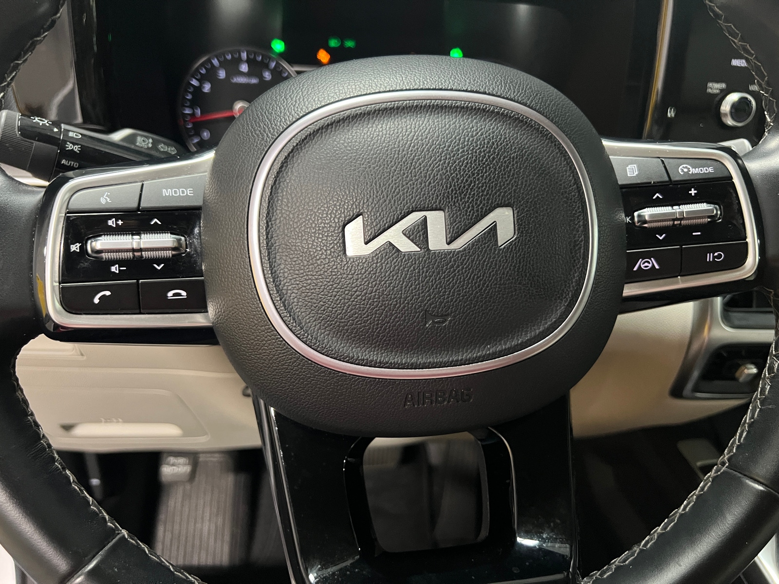 Thumbnail: 2022 Kia Sorento - 4