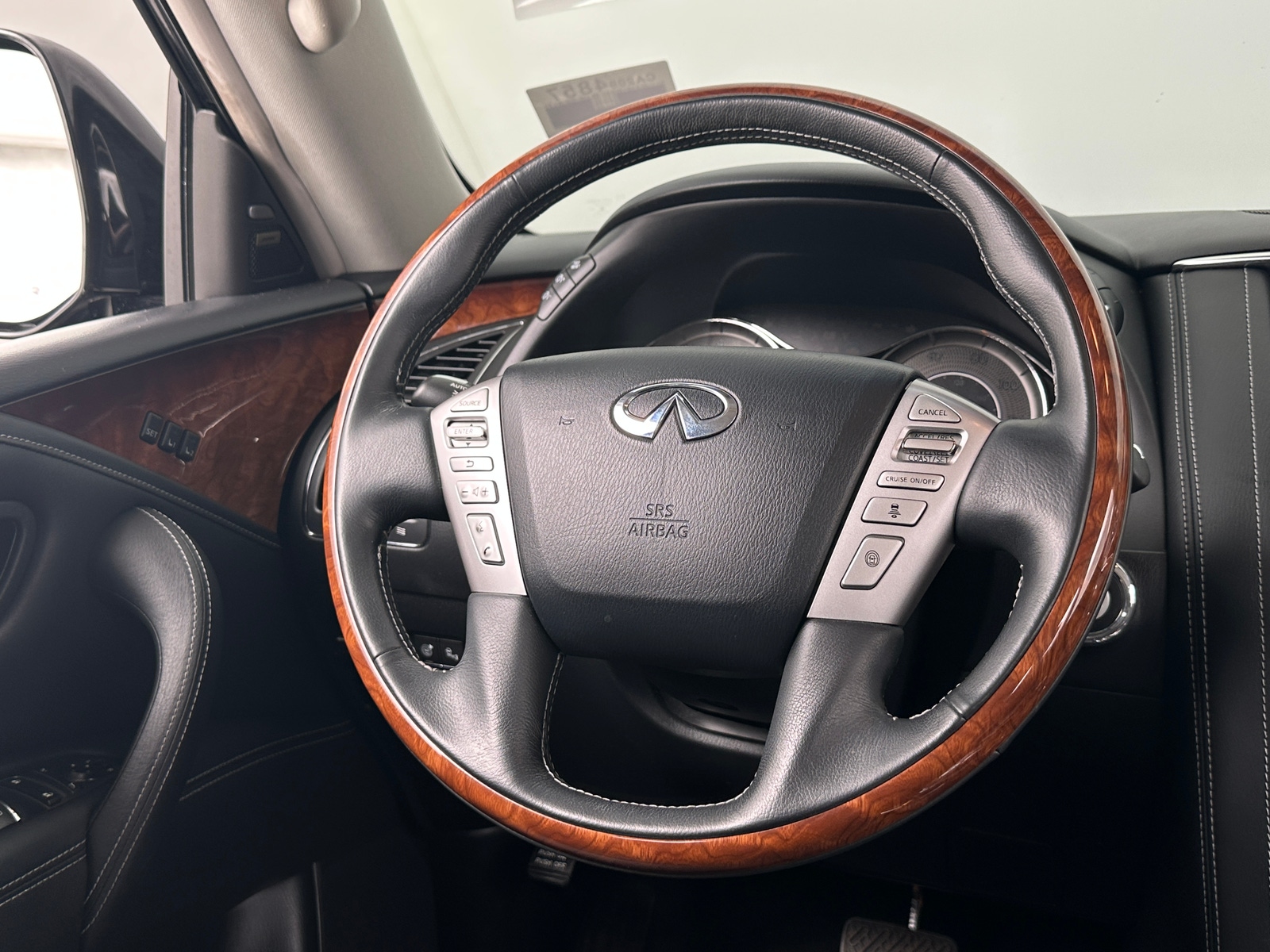 Thumbnail: 2017 INFINITI QX80 - 4