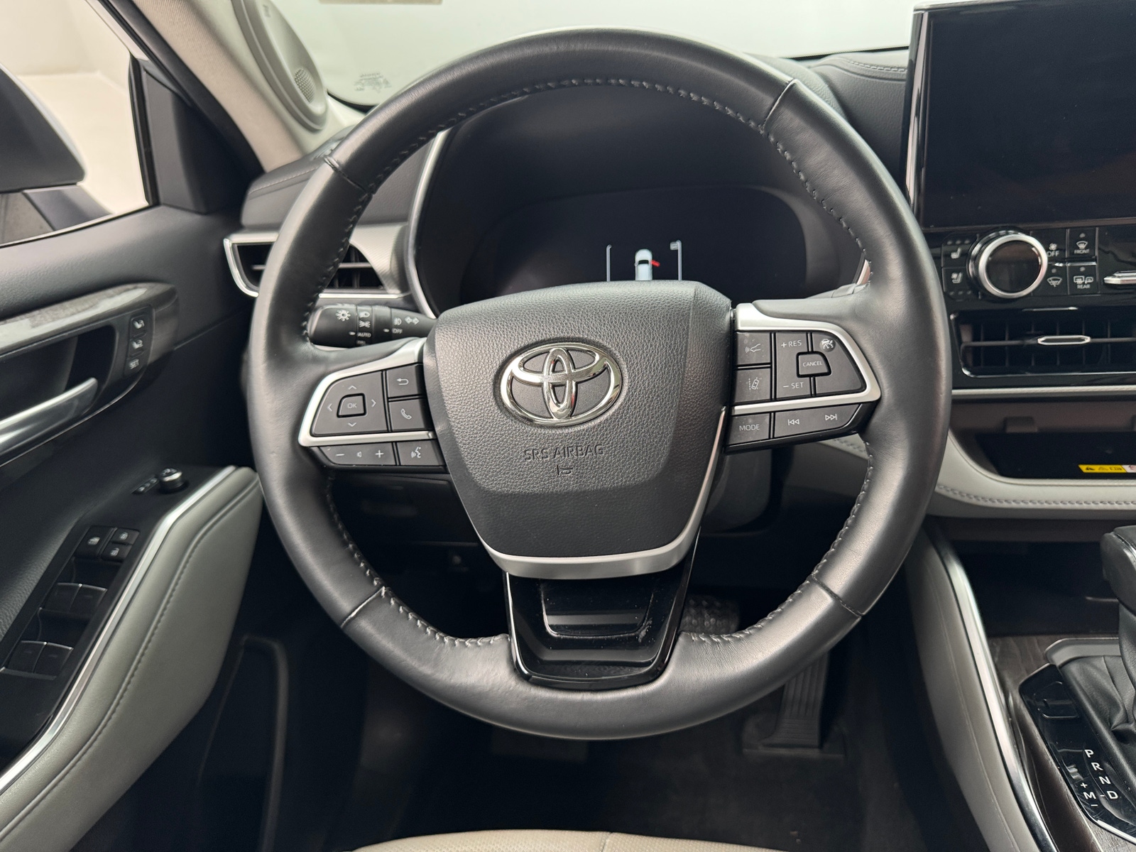 Thumbnail: 2023 Toyota Highlander - 4