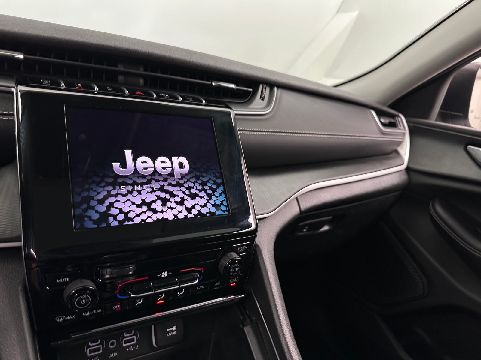 Thumbnail: 2024 Jeep Grand Cherokee - 4