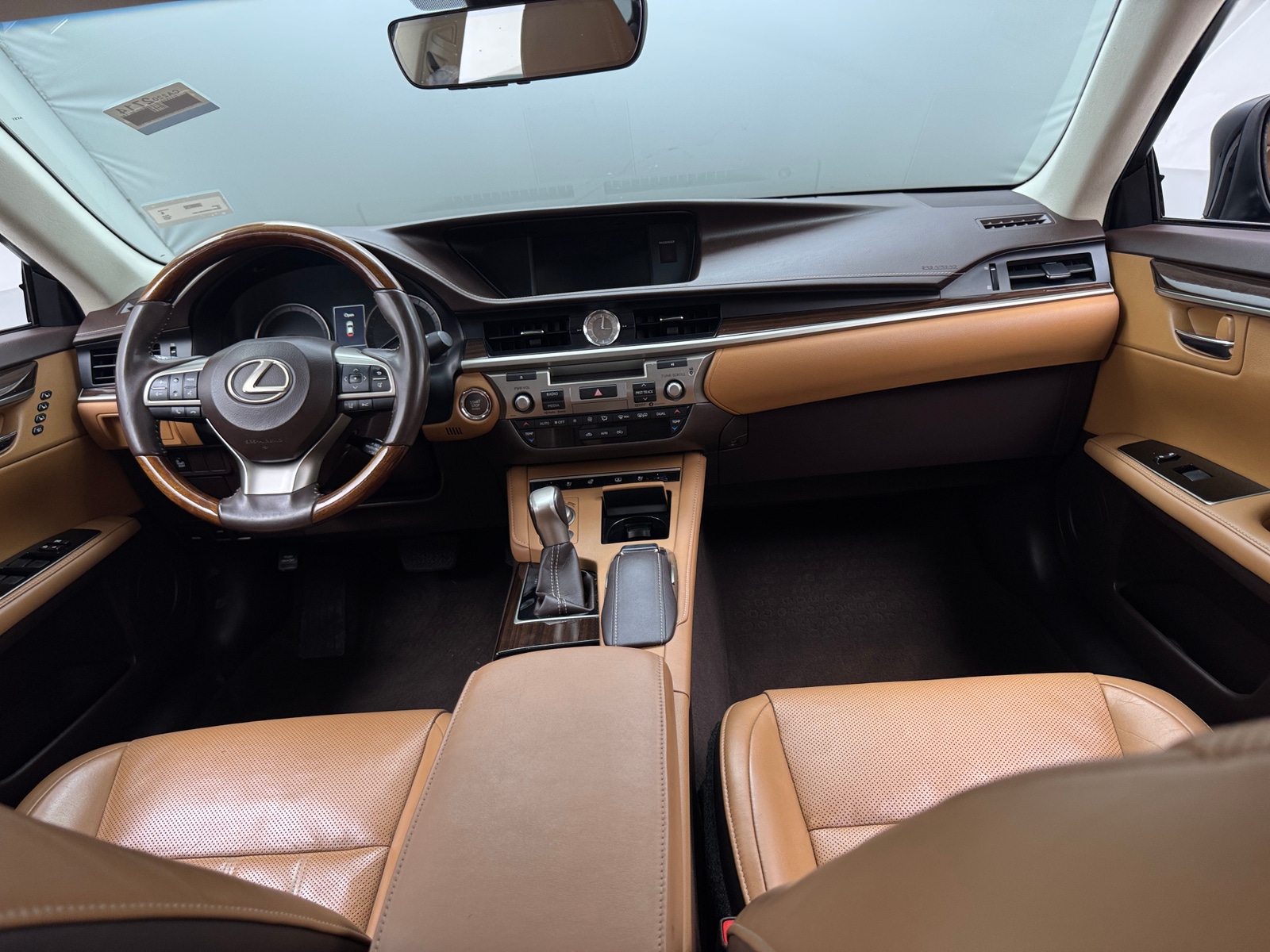 Thumbnail: 2017 Lexus ES - 2