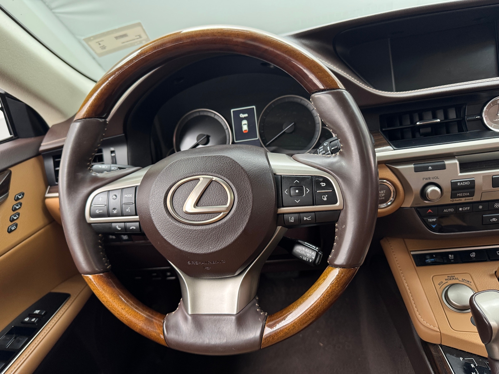Thumbnail: 2017 Lexus ES - 4