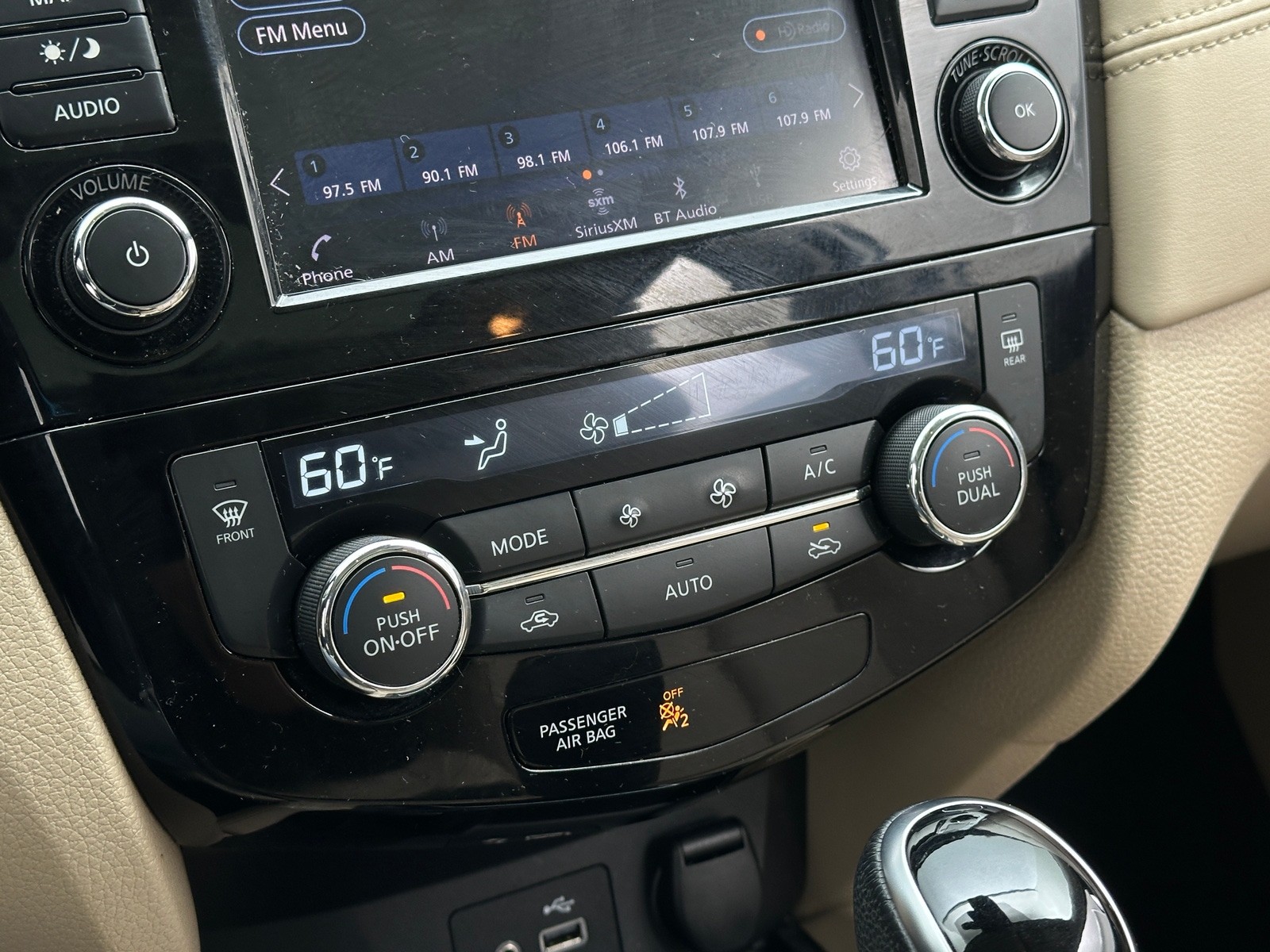 Thumbnail: 2019 Nissan Rogue - 3