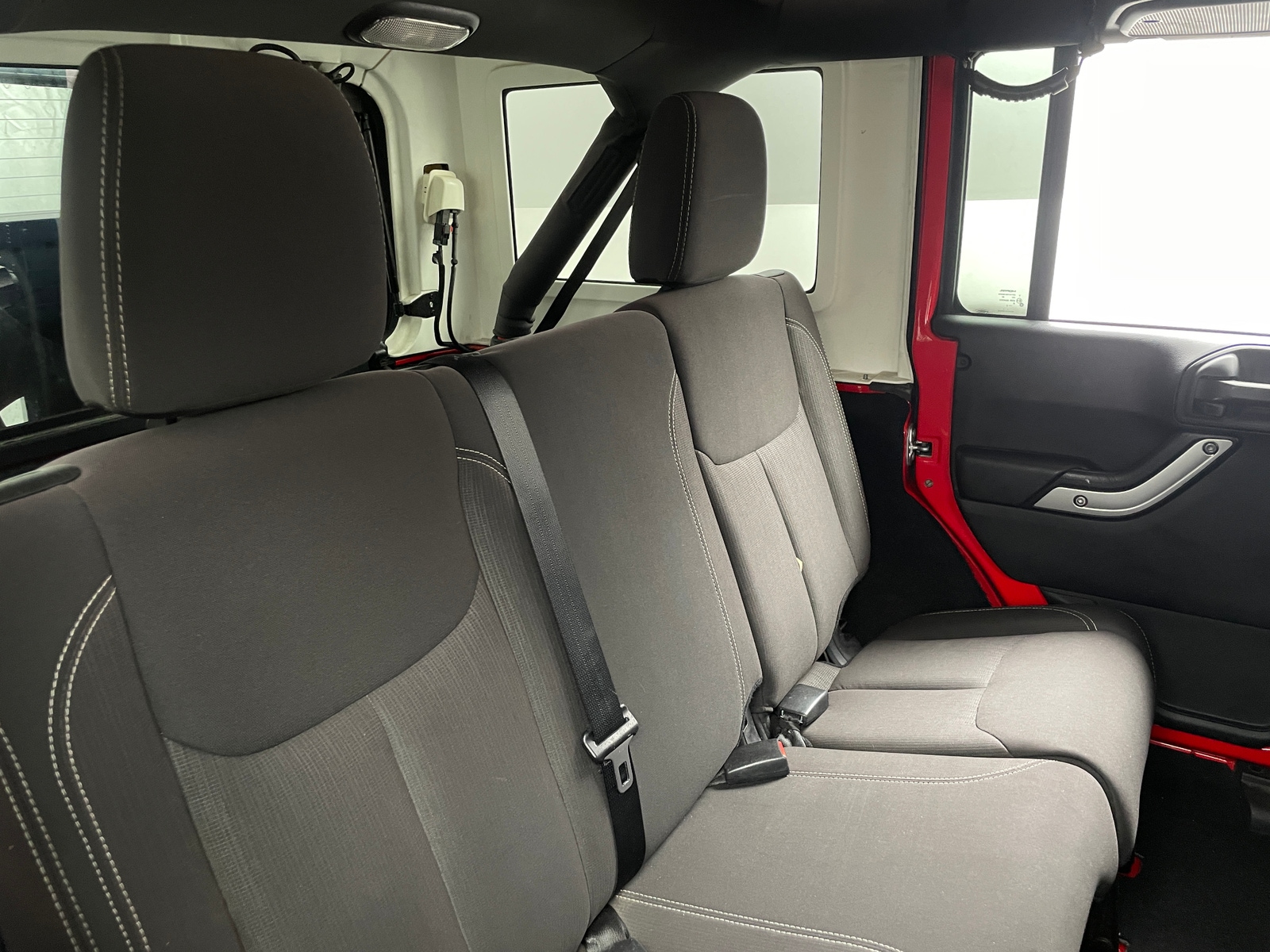 Thumbnail: 2015 Jeep Wrangler - 6
