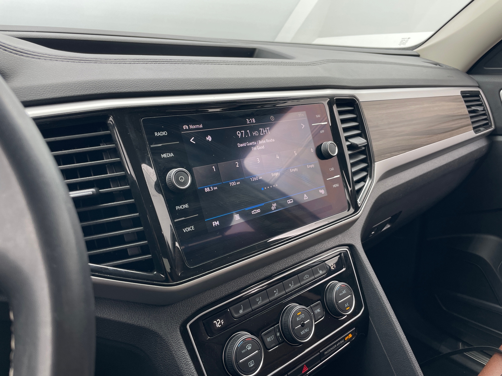 Thumbnail: 2022 Volkswagen Atlas - 3