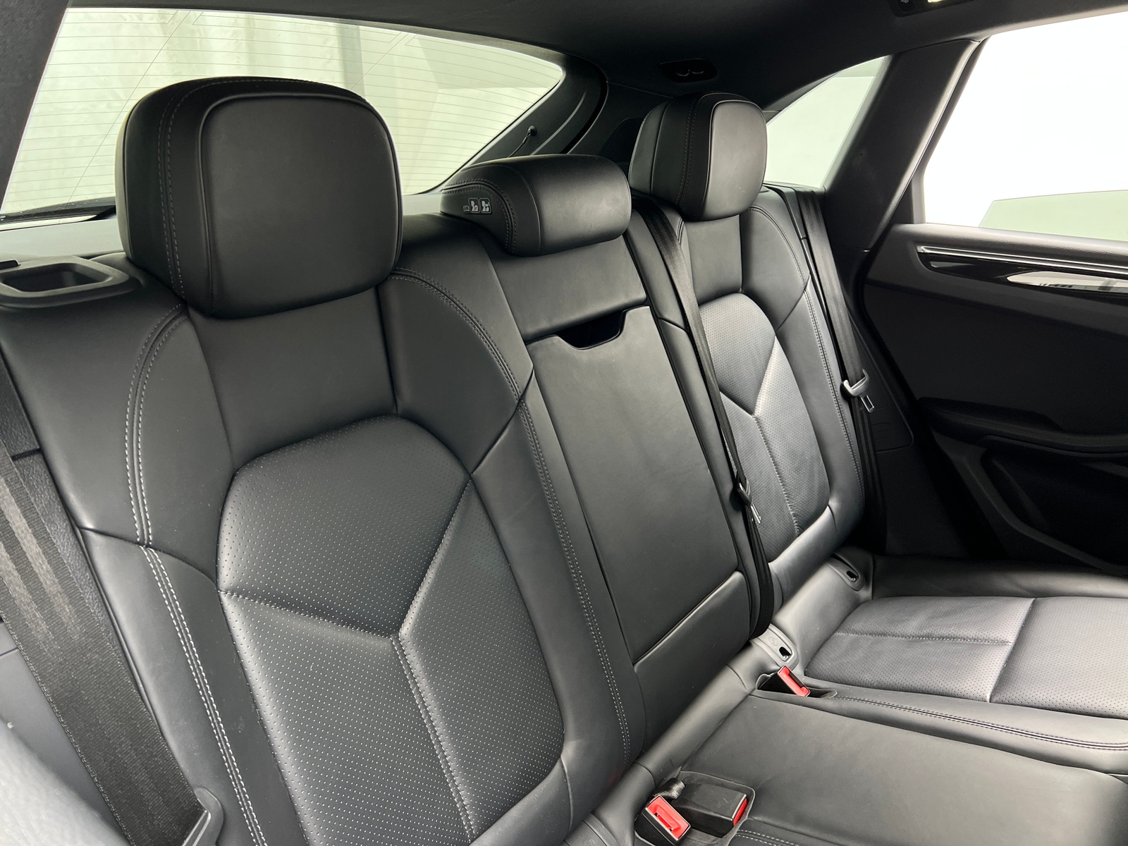 Thumbnail: 2022 Porsche Macan - 5