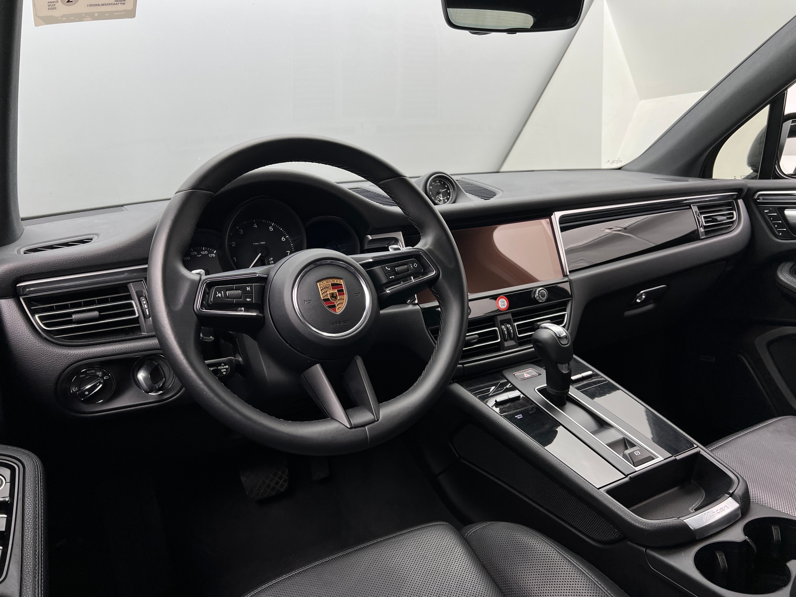 Thumbnail: 2022 Porsche Macan - 2