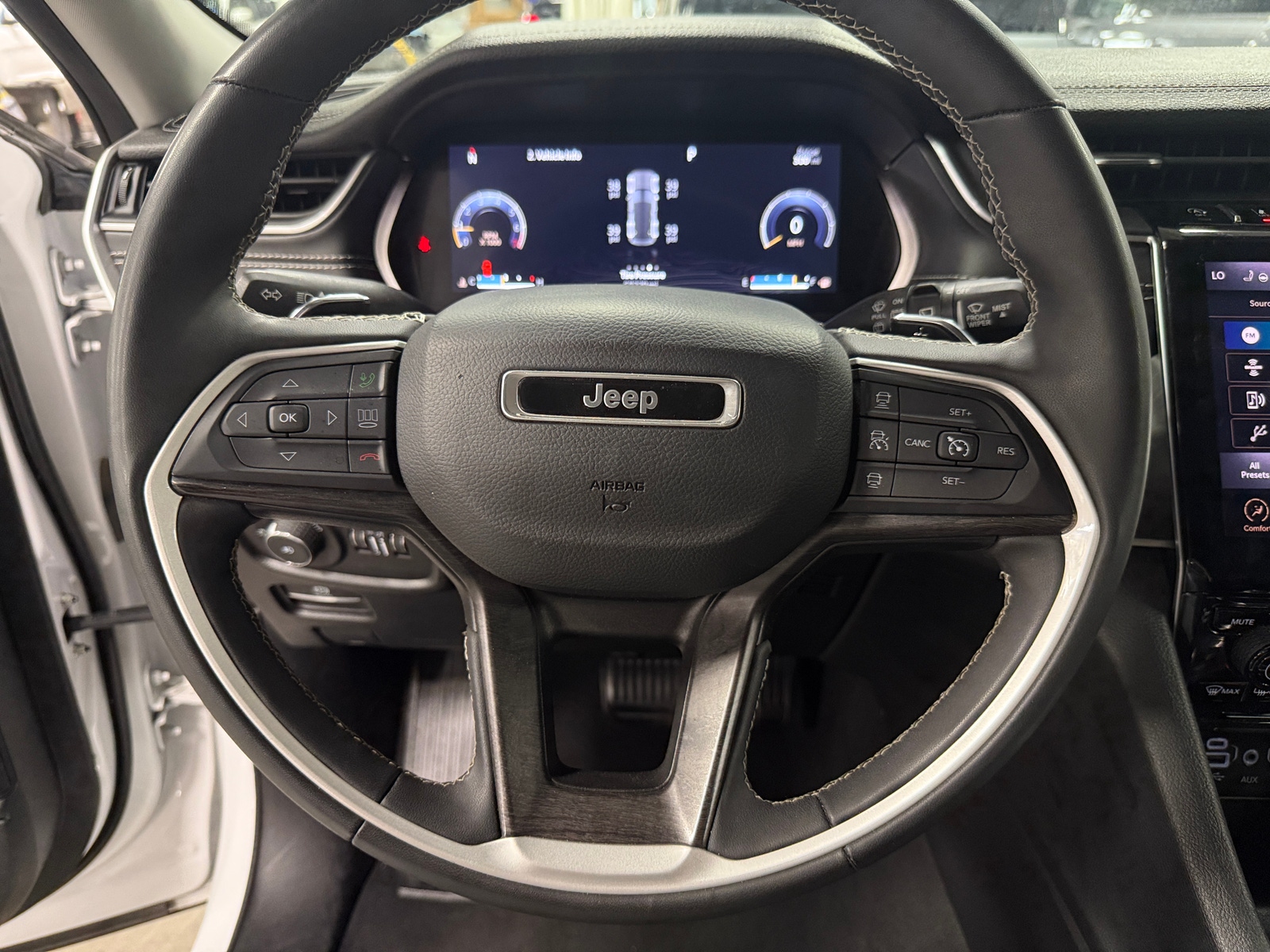 Thumbnail: 2023 Jeep Grand Cherokee - 4