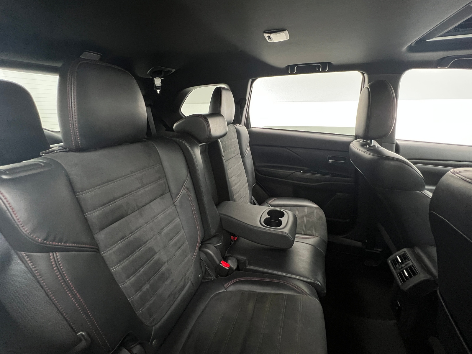 Thumbnail: 2020 Mitsubishi Outlander - 6