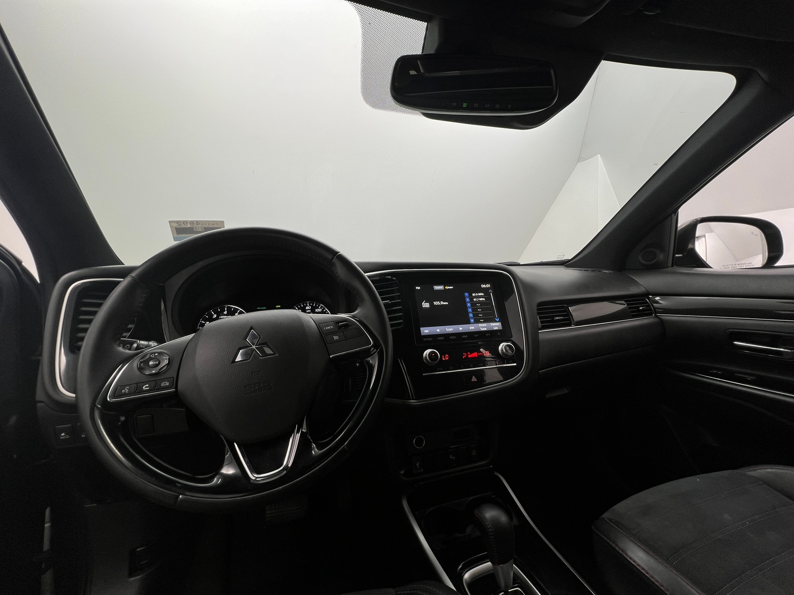 Thumbnail: 2020 Mitsubishi Outlander - 3