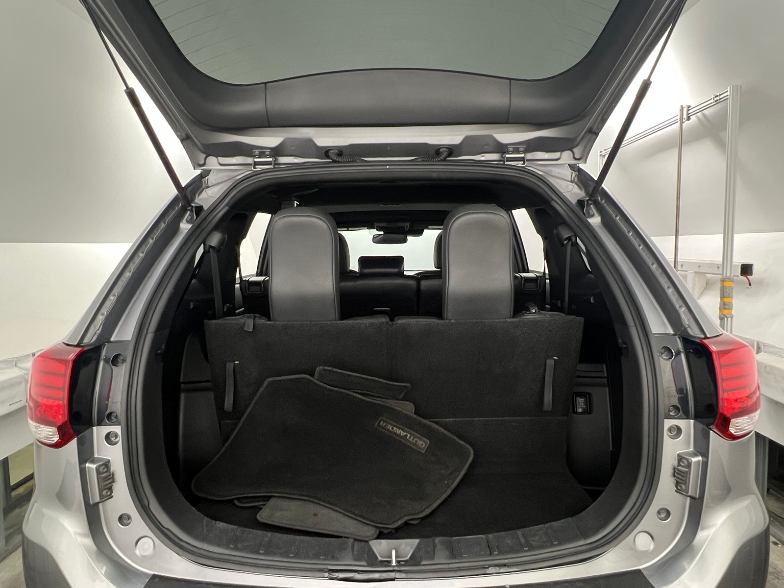 Thumbnail: 2020 Mitsubishi Outlander - 7