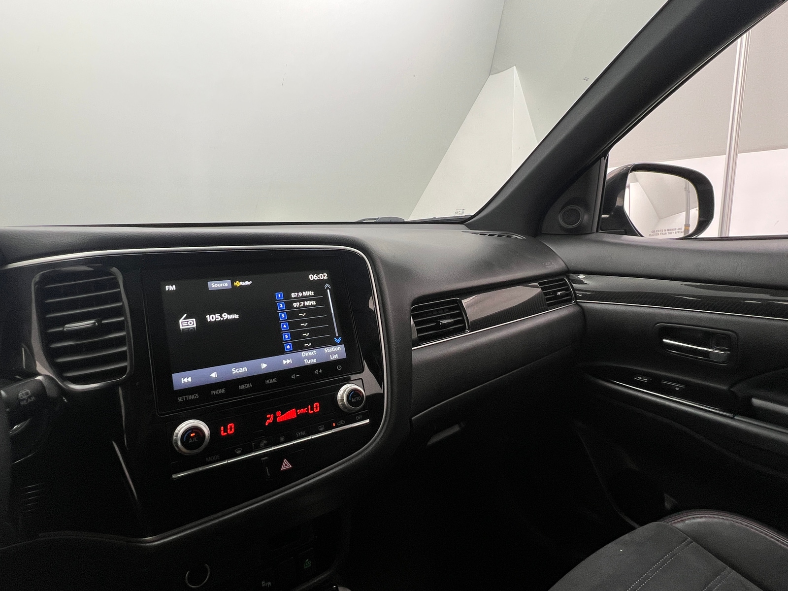 Thumbnail: 2020 Mitsubishi Outlander - 4