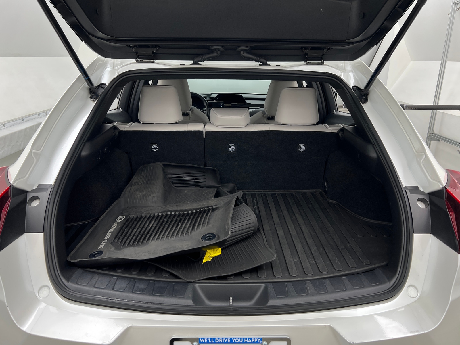 Thumbnail: 2023 Lexus UX - 6