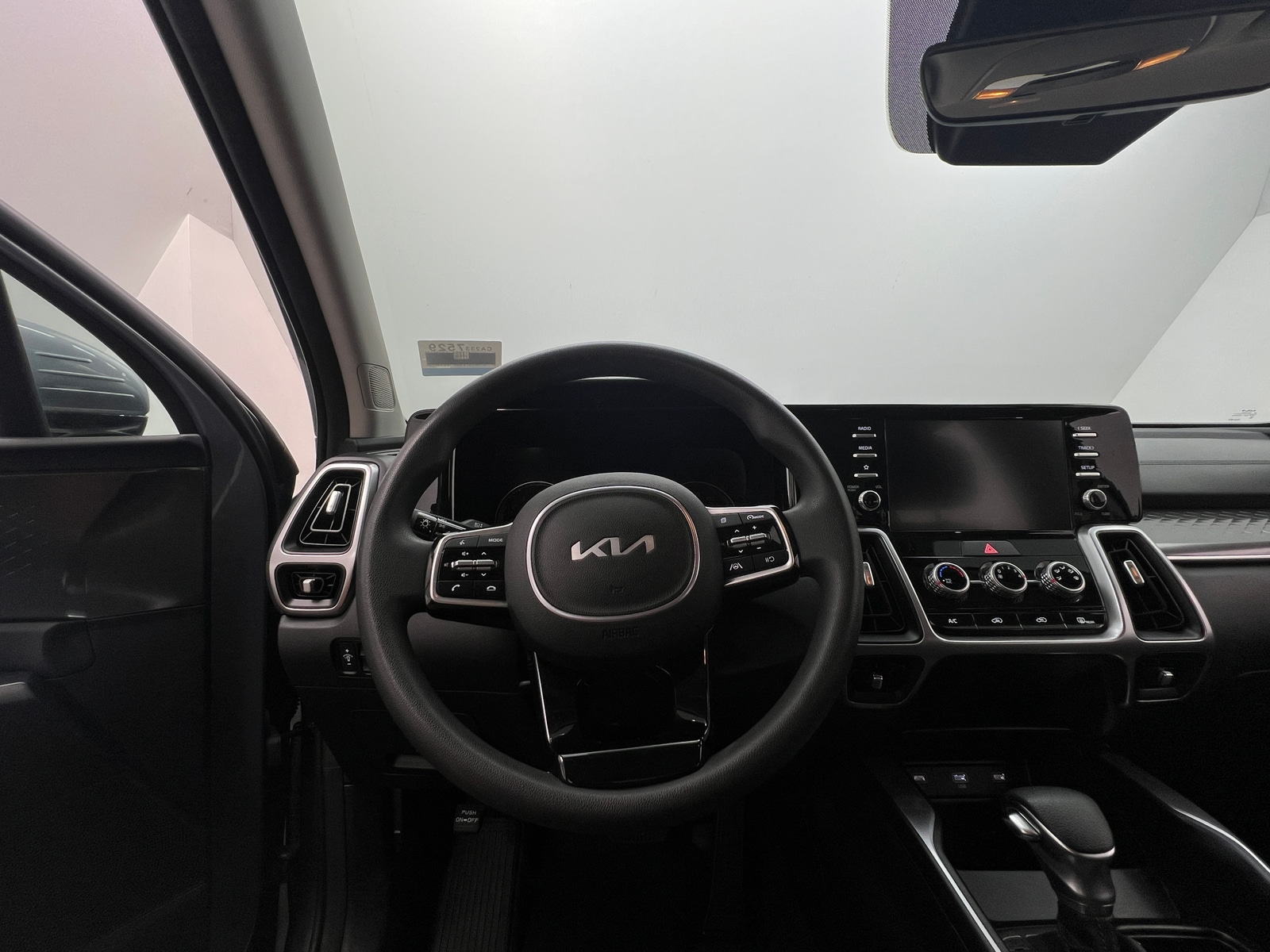 Thumbnail: 2023 Kia Sorento - 5