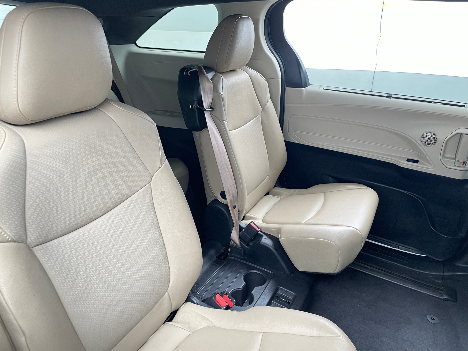 Thumbnail: 2021 Toyota Sienna - 5