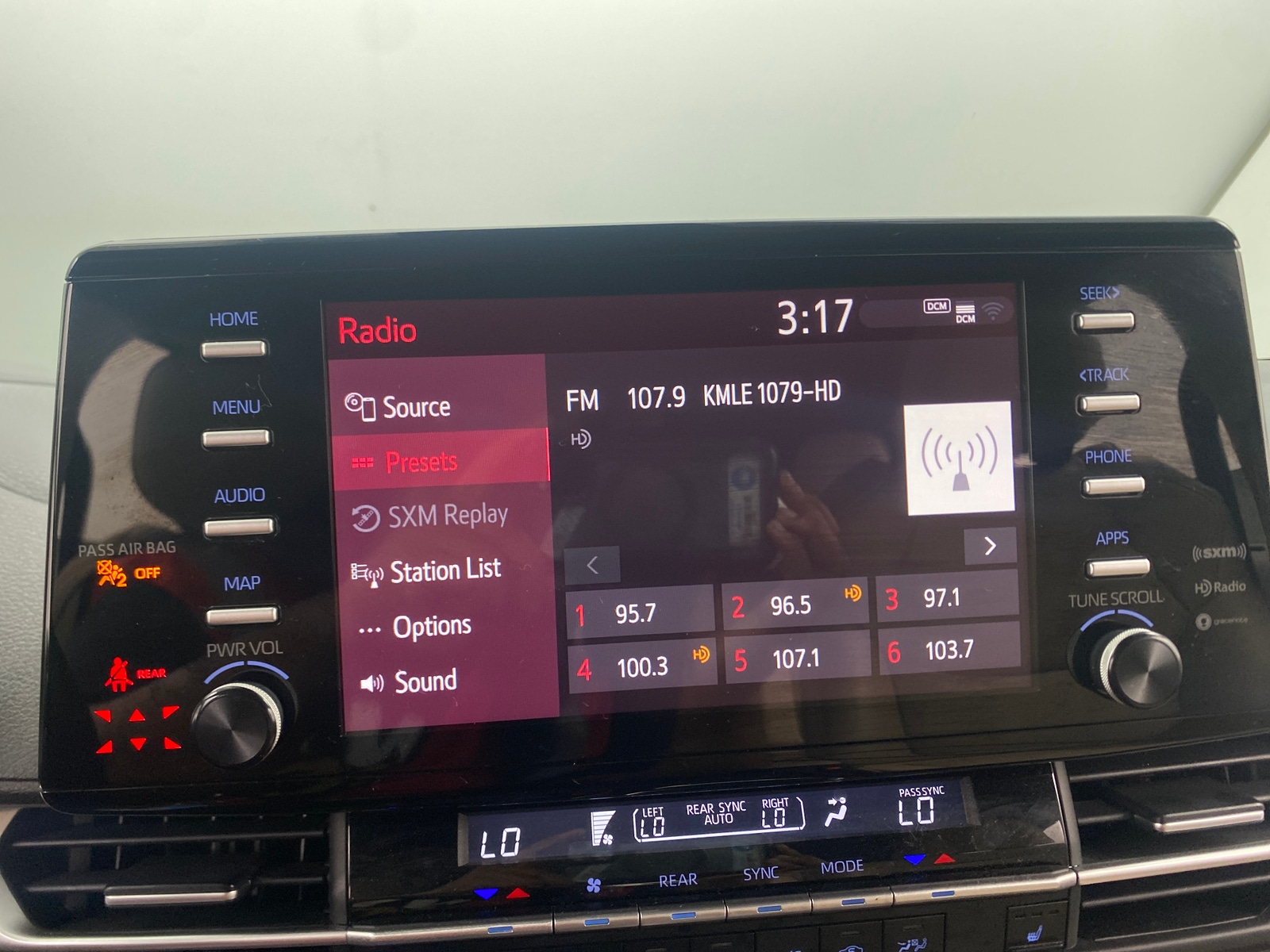 Thumbnail: 2021 Toyota Sienna - 3