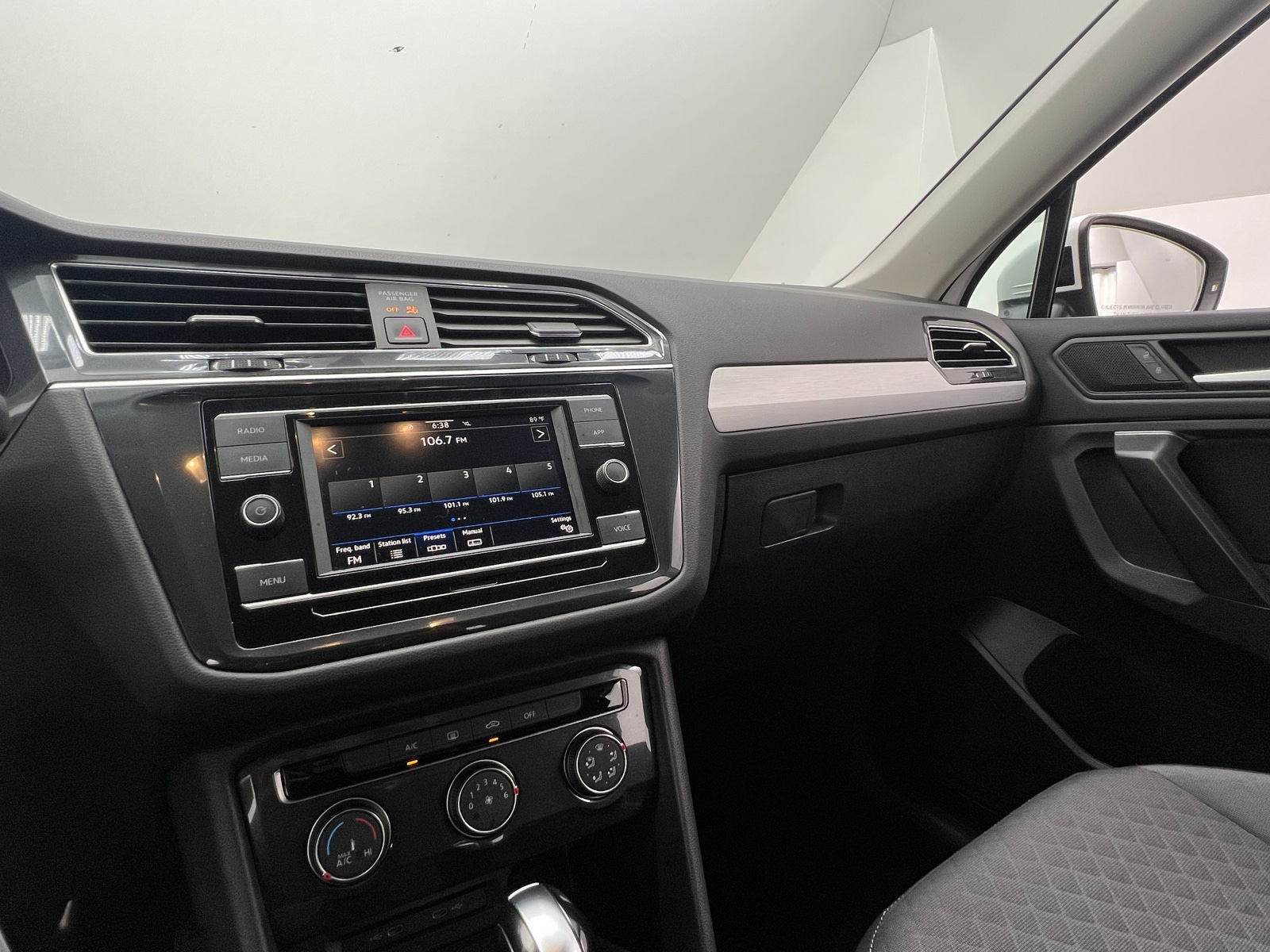 Thumbnail: 2021 Volkswagen Tiguan - 4