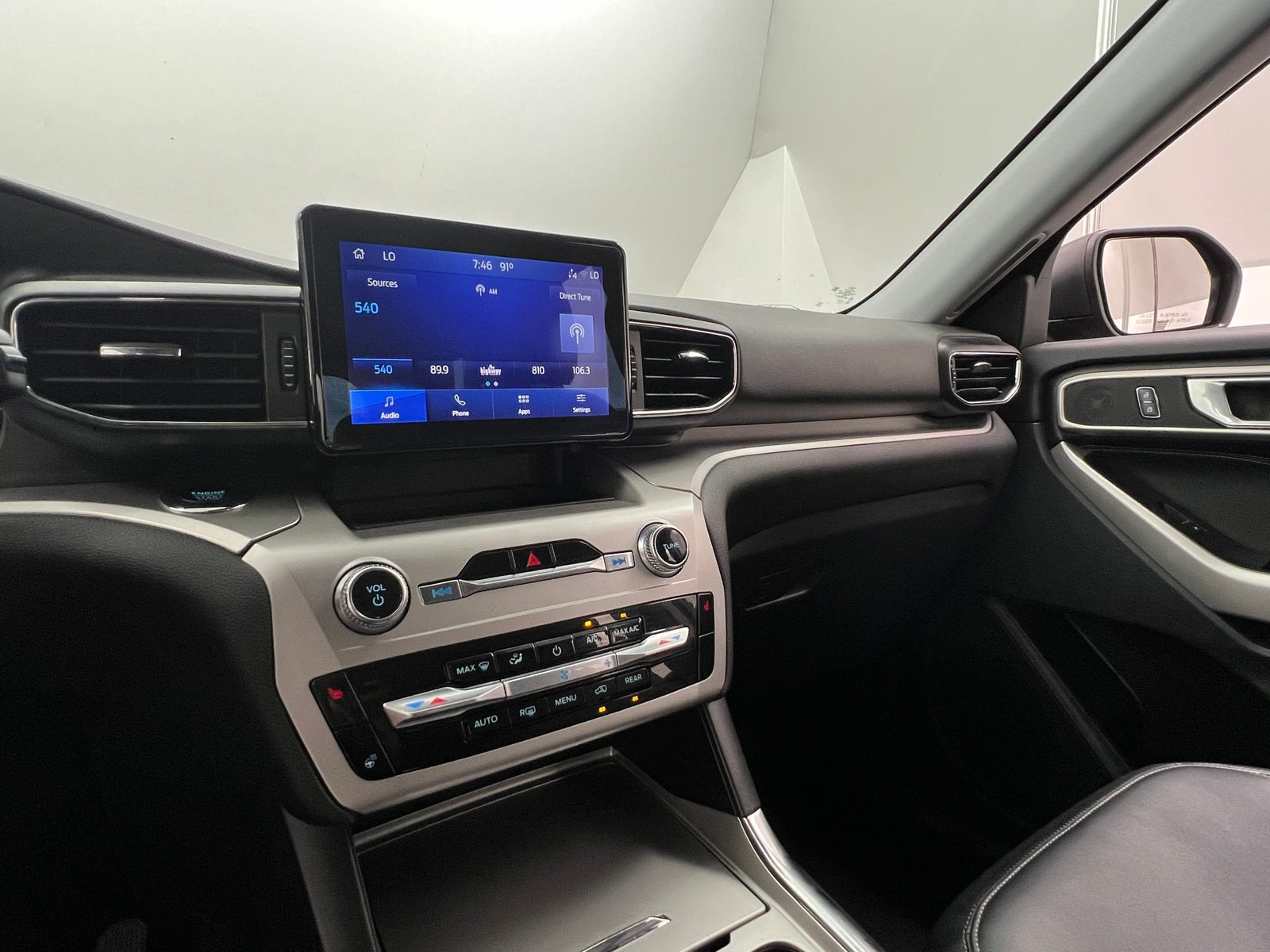 Thumbnail: 2022 Ford Explorer - 4