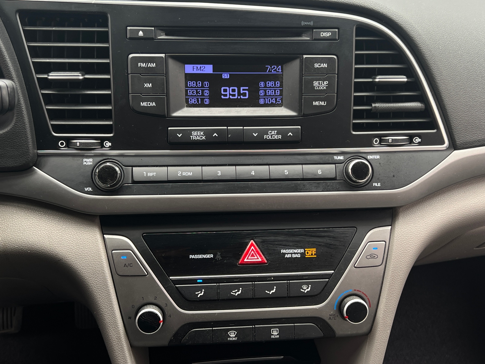 Thumbnail: 2017 Hyundai Elantra - 4
