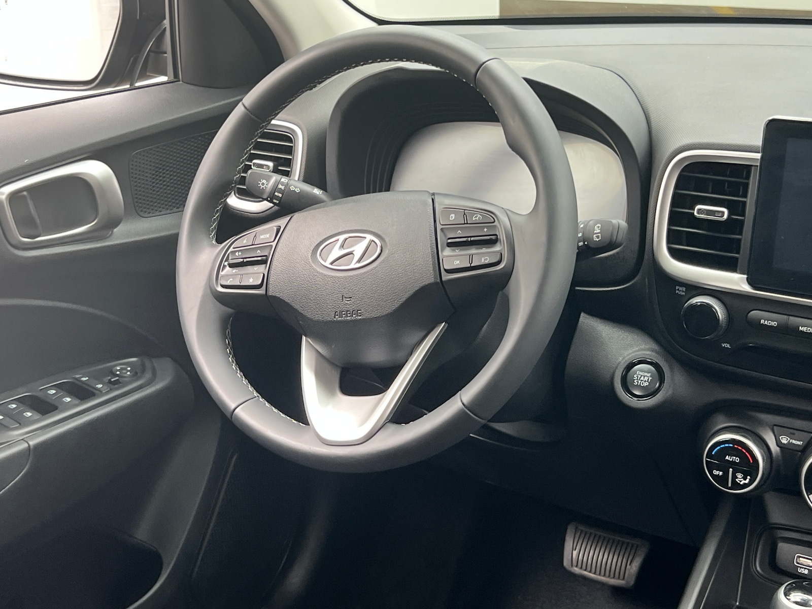 Thumbnail: 2025 Hyundai Venue - 5