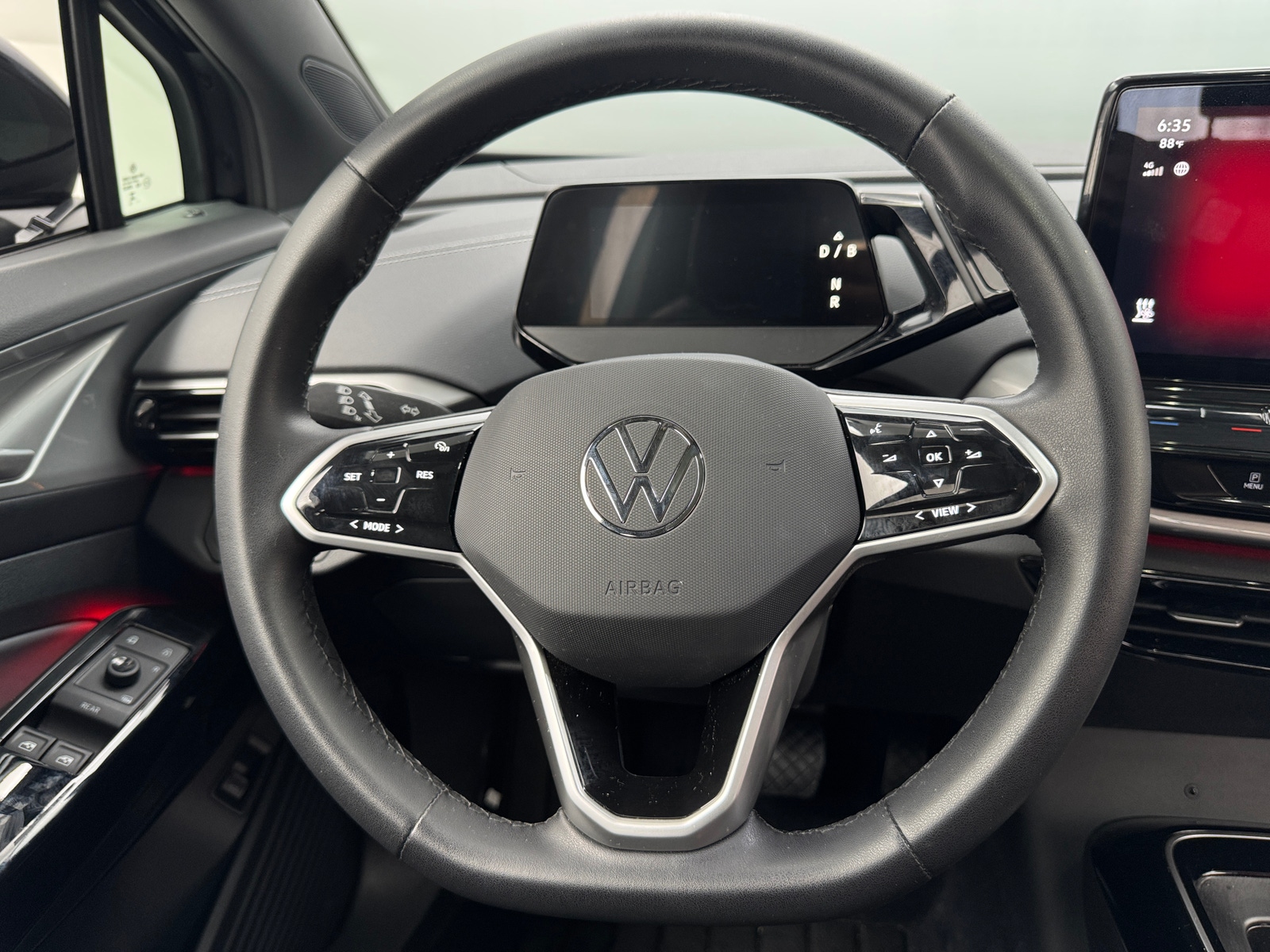 Thumbnail: 2023 Volkswagen ID.4 - 4