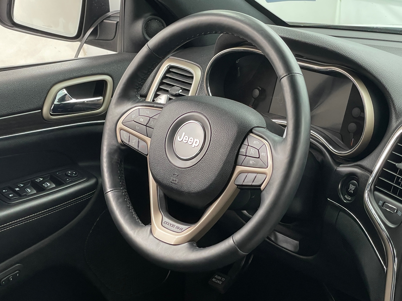 Thumbnail: 2014 Jeep Grand Cherokee - 4
