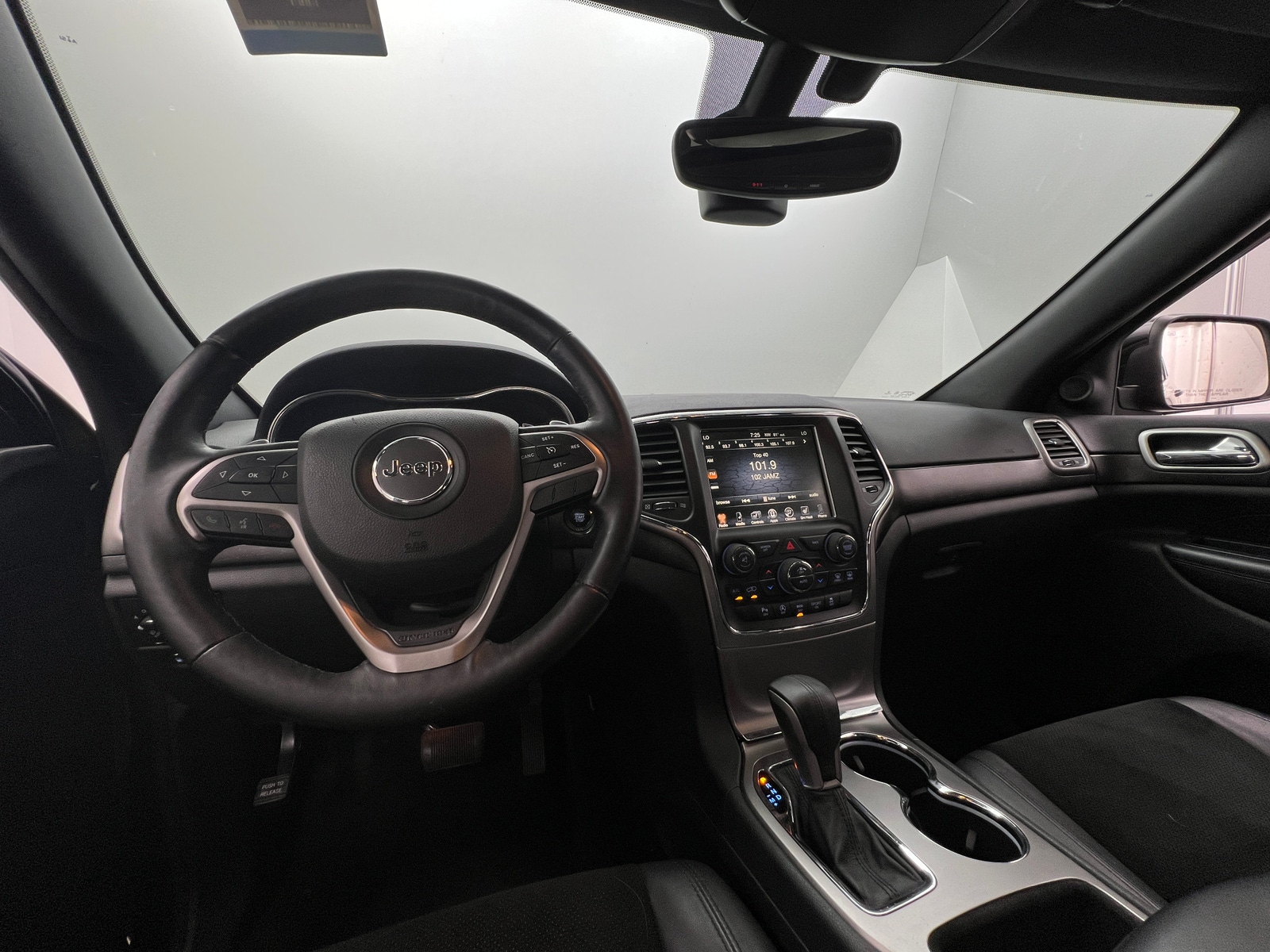 Thumbnail: 2017 Jeep Grand Cherokee - 2