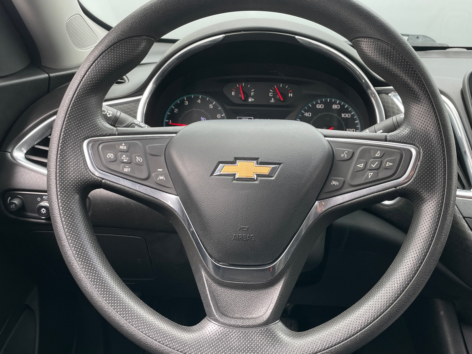Thumbnail: 2020 Chevrolet Malibu - 5